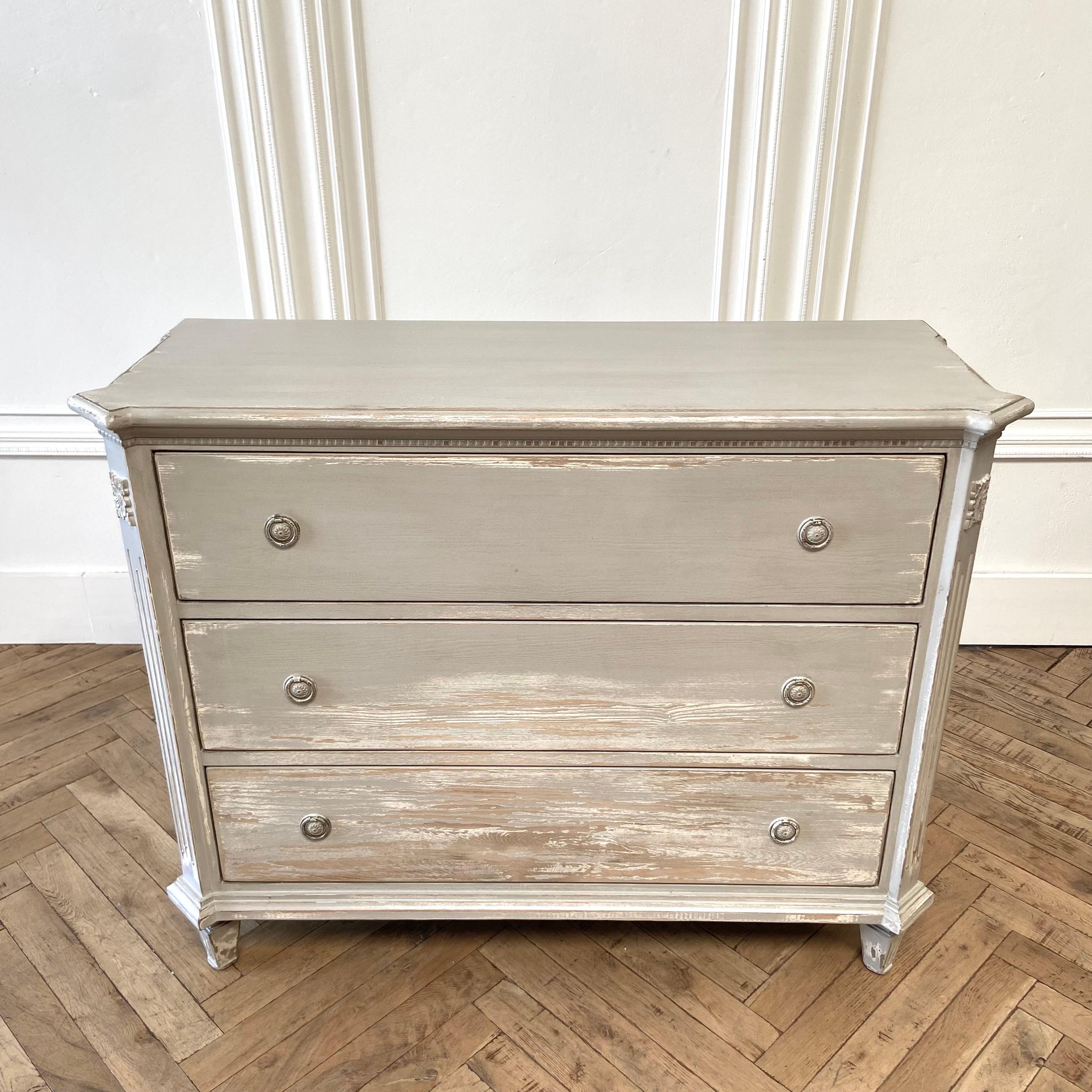 French Inspired Gray Painted Weathered Chest of Drawers For Sale 4