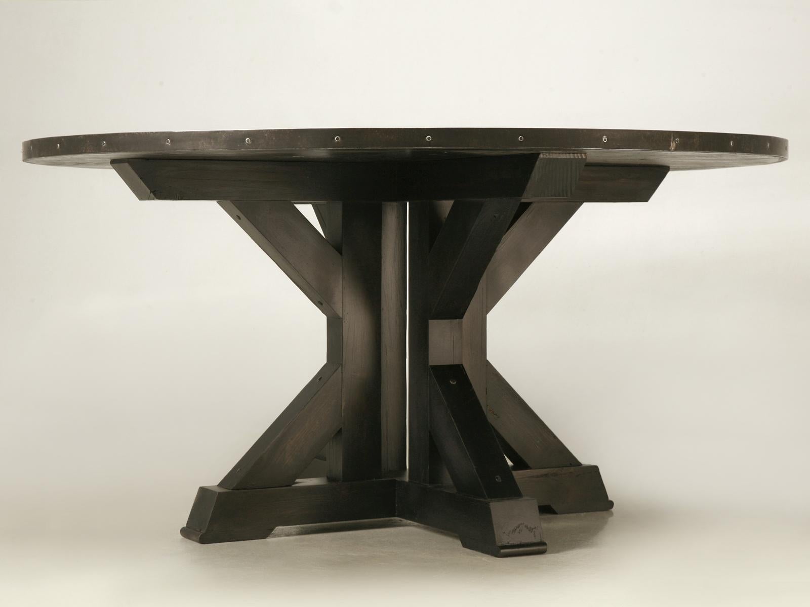 Handgefertigter Esstisch aus Zink, inspiriert von der Antike, in jeder Größe oder Ausführung erhältlich (Holz) im Angebot
