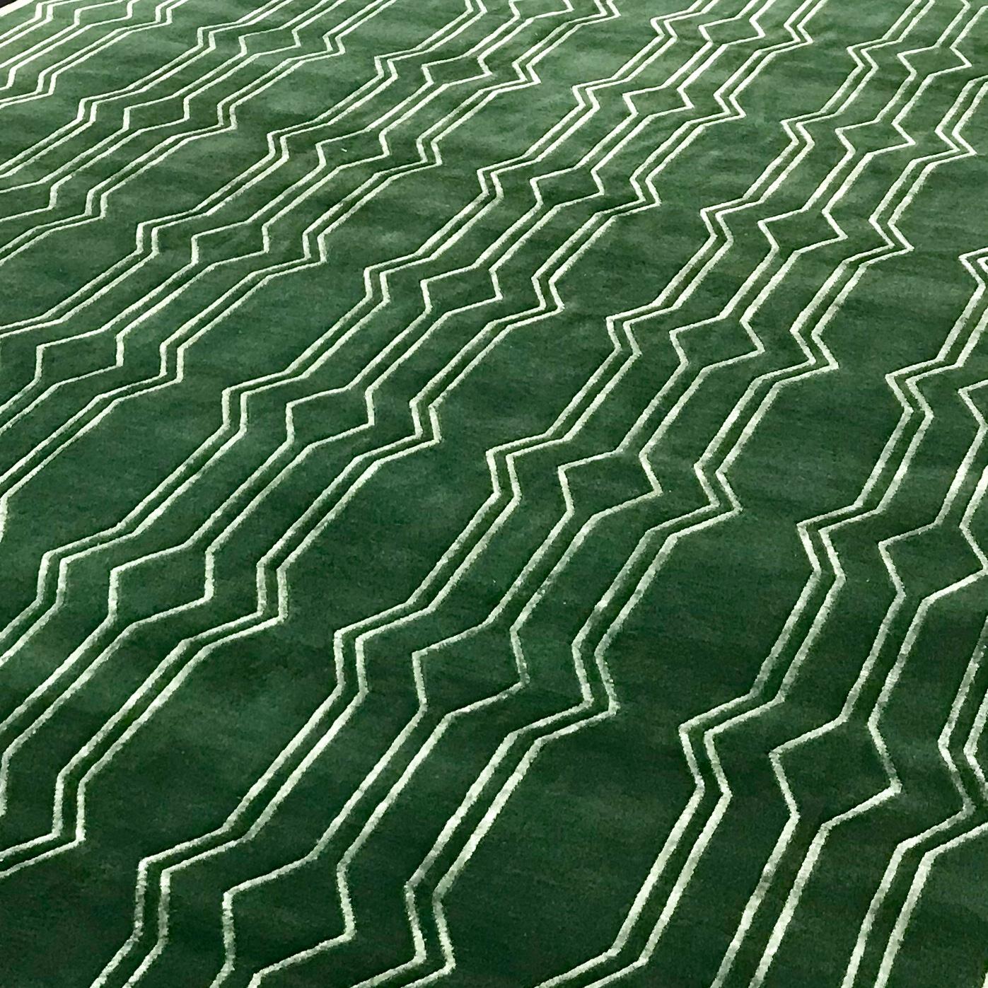 Französisch inspirierter Lorraine-Teppich, handgeknüpft aus Bambusseide und neuseeländischer Wolle (21. Jahrhundert und zeitgenössisch) im Angebot