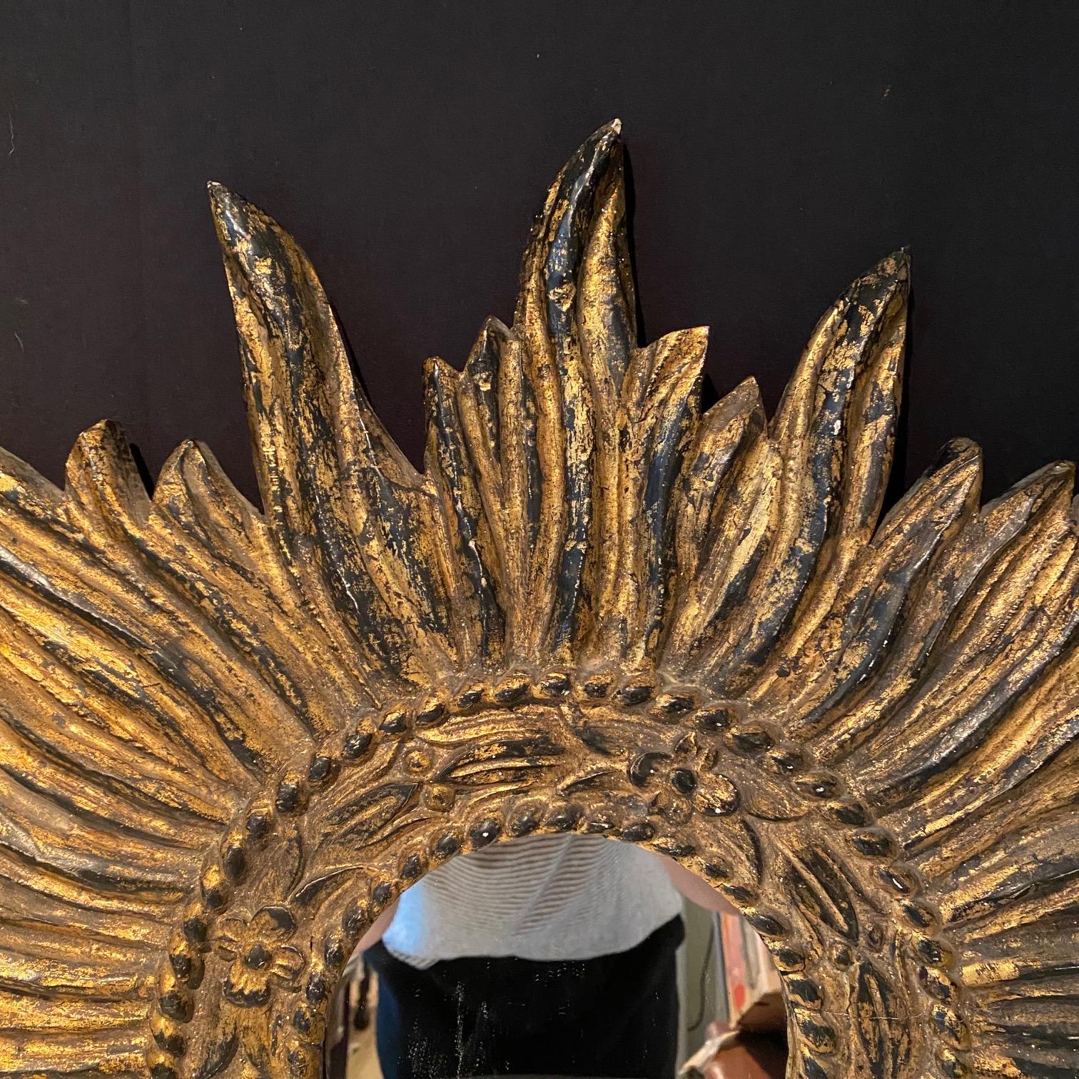  French Intricate Carved Gilt Wood Soleil Sunburst Starburst Wall Mirror  In Good Condition For Sale In Hopewell, NJ