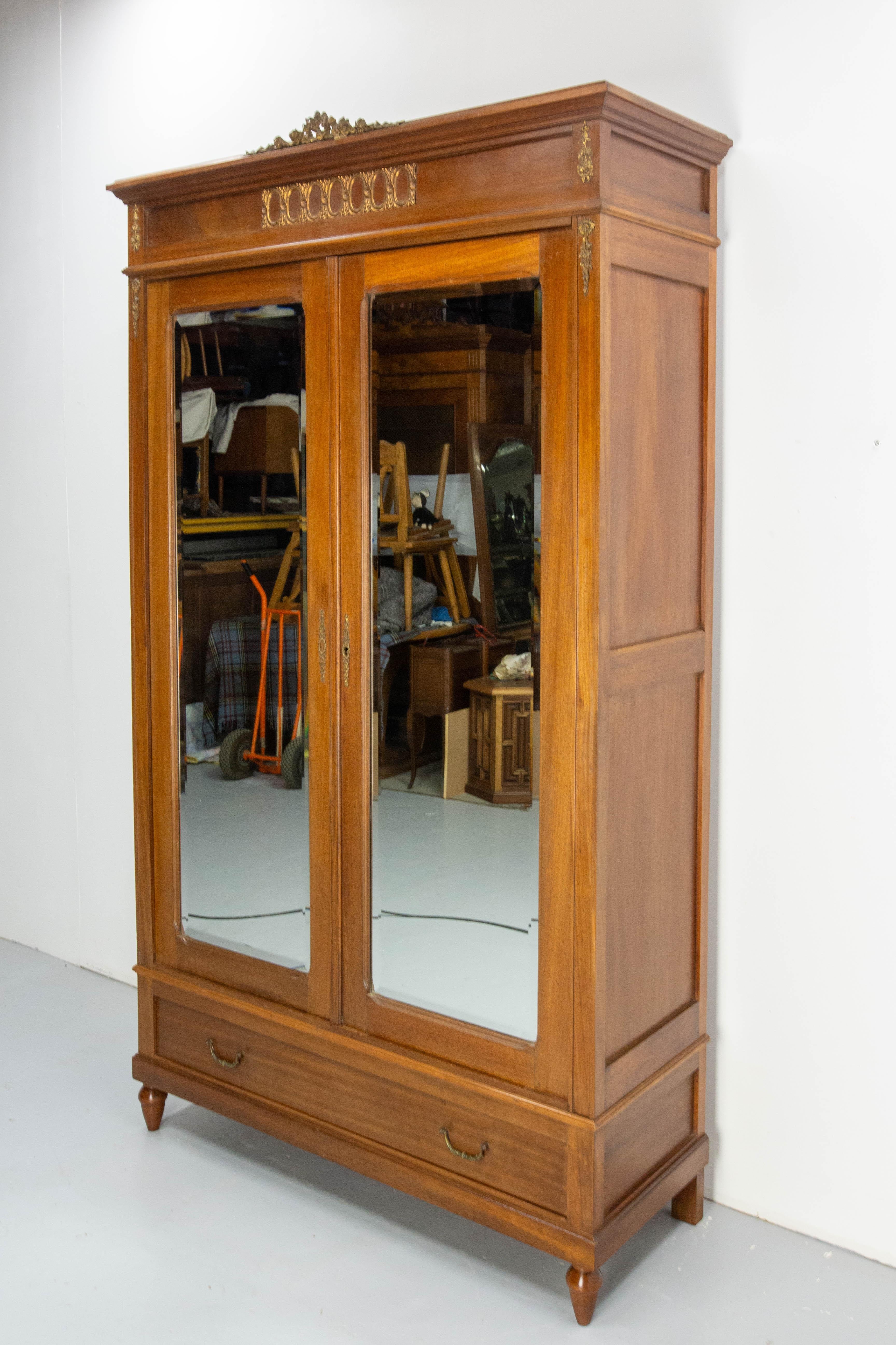French Iroko Armoire with Beveled Mirrors in the Louis 16 Revival Style, 1900 In Good Condition For Sale In Labrit, Landes