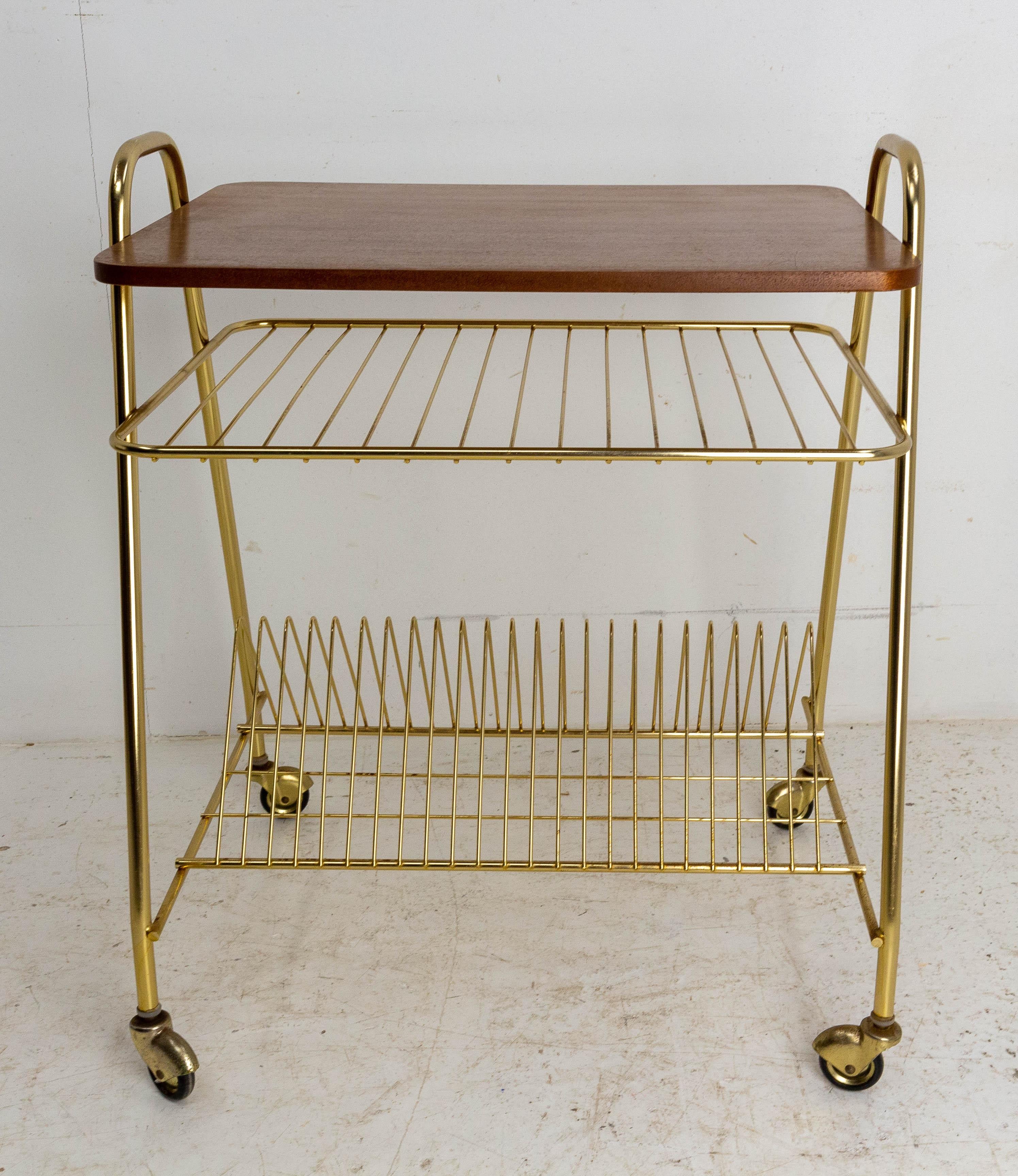 Vintage iroko wood and golden chrome dessert trolley or side table.
French, circa 1960.
Good vintage condition.

Shipping:
L53 P42 H64 5.5 Kg.
