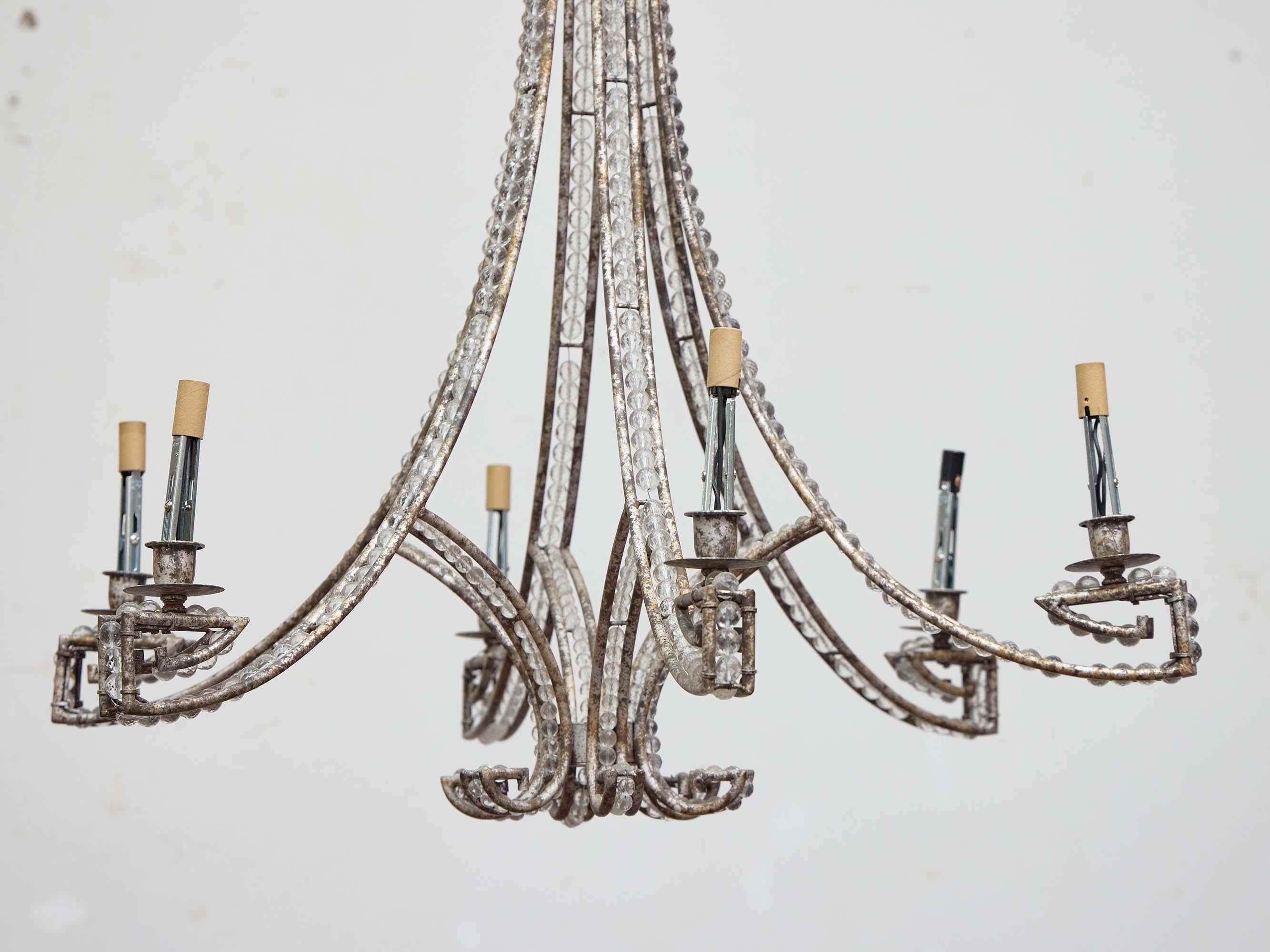 Französischer Sechs-Licht-Kronleuchter aus Eisen und Perlen, 19. (Geschmiedet) im Angebot