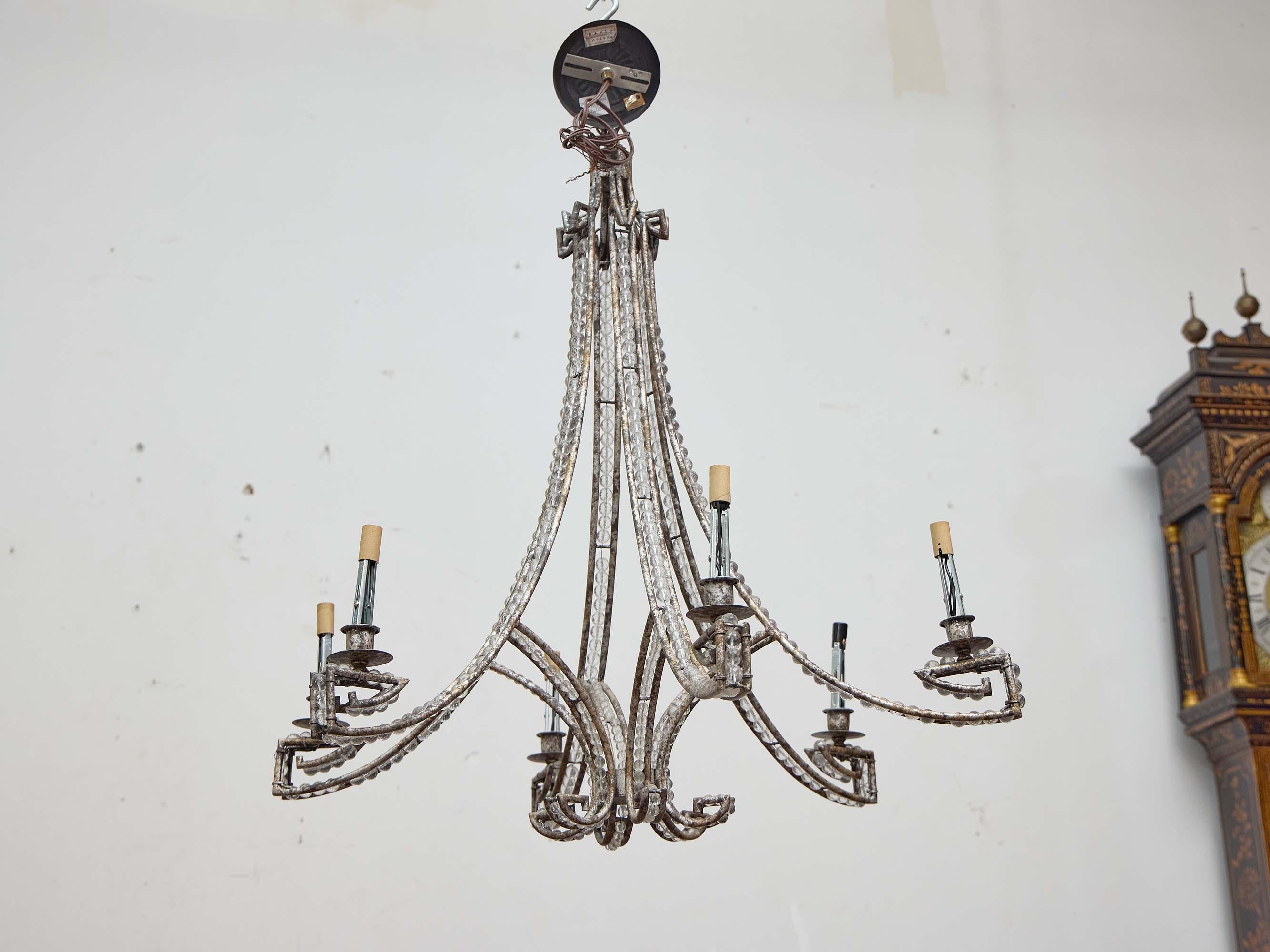 Französischer Sechs-Licht-Kronleuchter aus Eisen und Perlen, 19. im Zustand „Gut“ im Angebot in Atlanta, GA