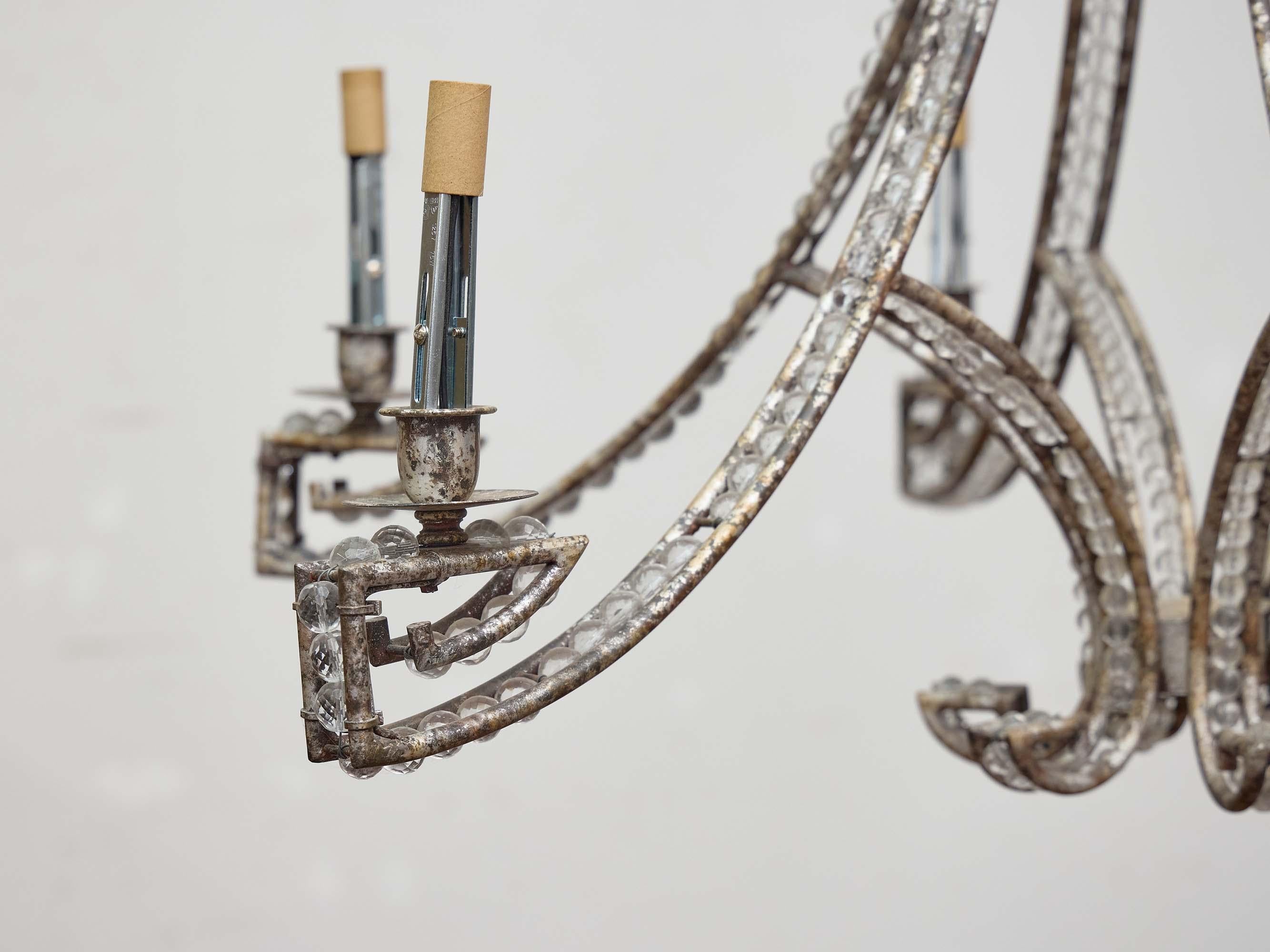 Französischer Sechs-Licht-Kronleuchter aus Eisen und Perlen, 19. (Geschliffenes Glas) im Angebot