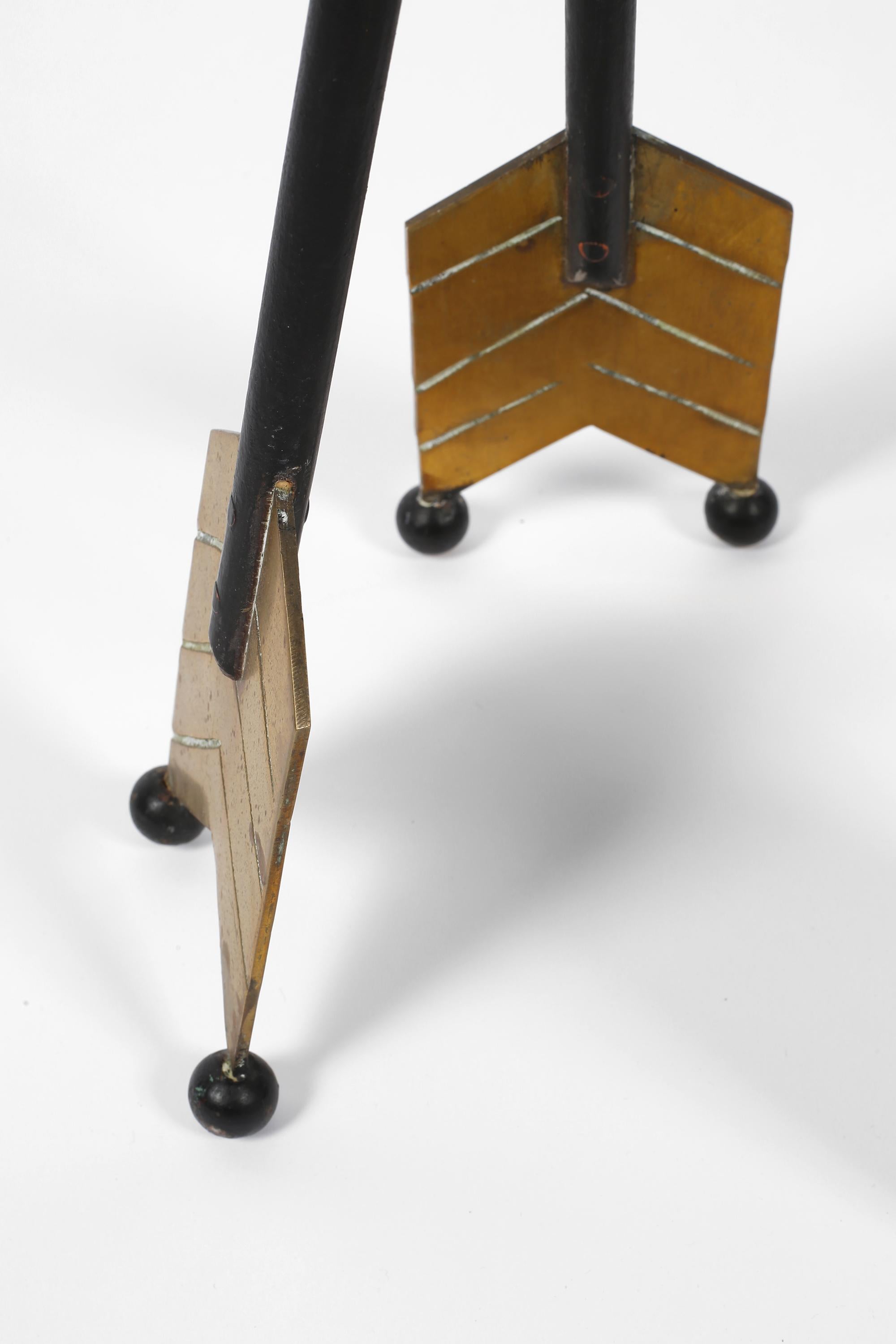 Table à Martini en fer et laiton pour boissons Arrow en vente 4