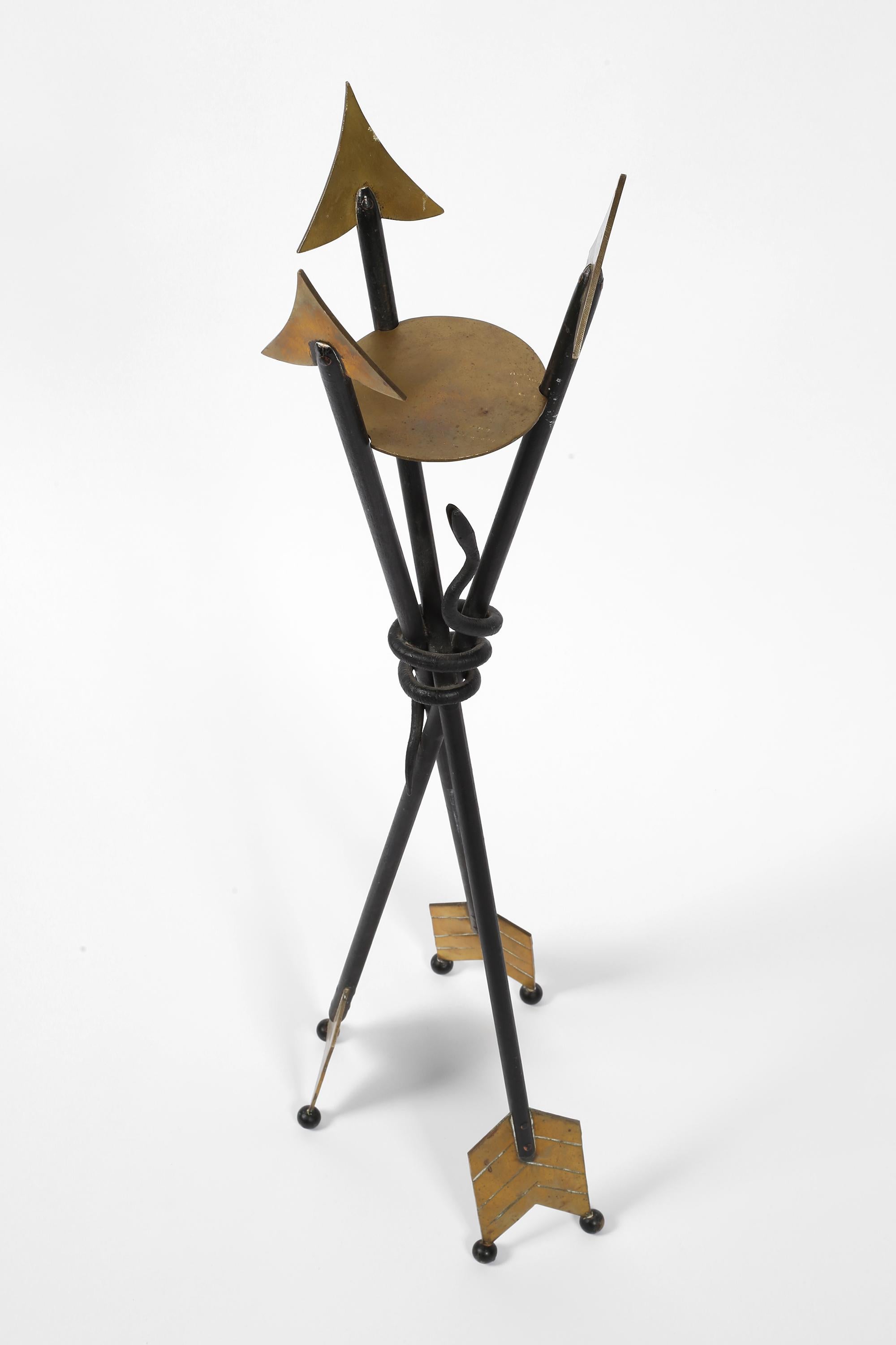 Table à Martini en fer et laiton pour boissons Arrow en vente 6