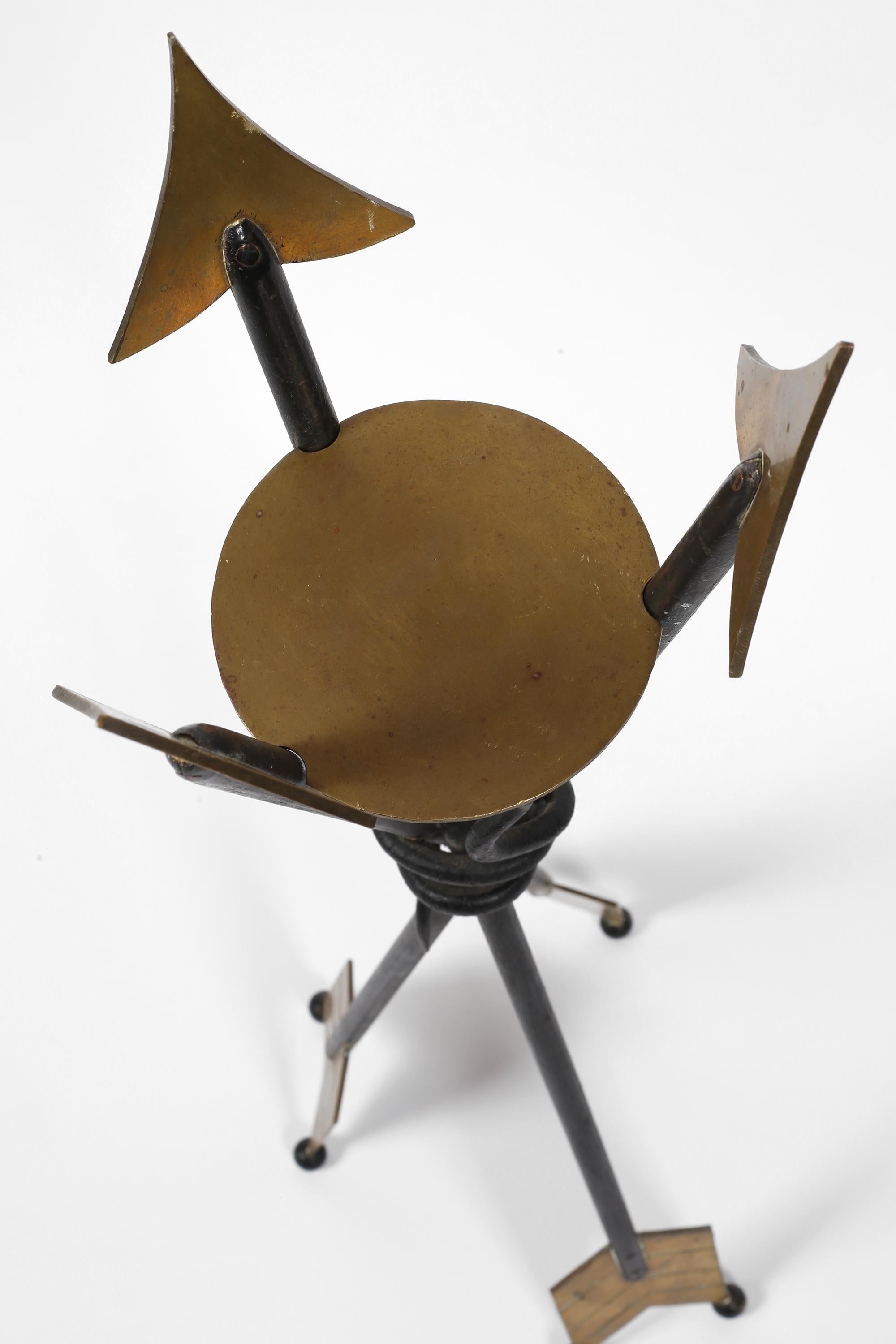 Français Table à Martini en fer et laiton pour boissons Arrow en vente