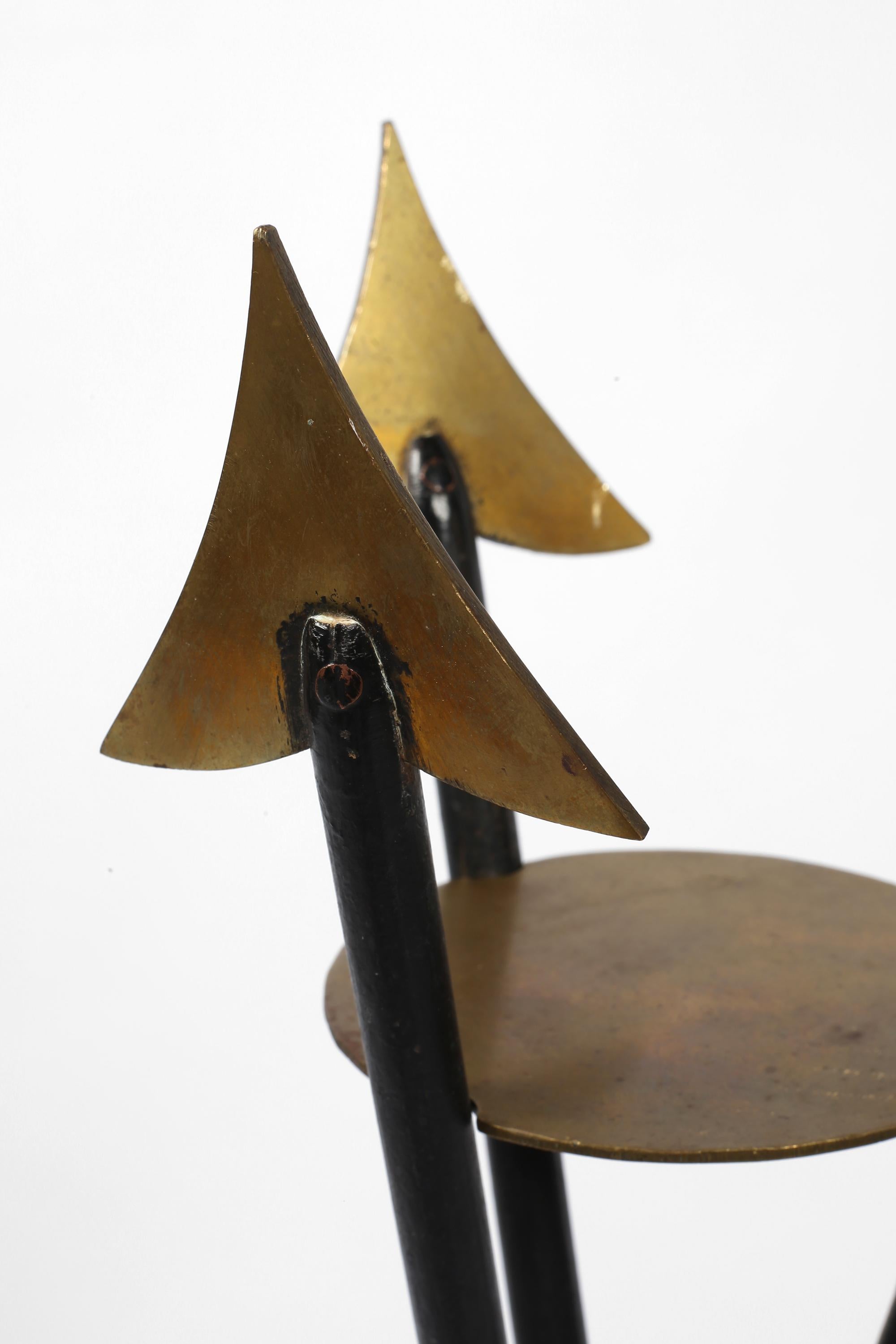 Table à Martini en fer et laiton pour boissons Arrow en vente 1