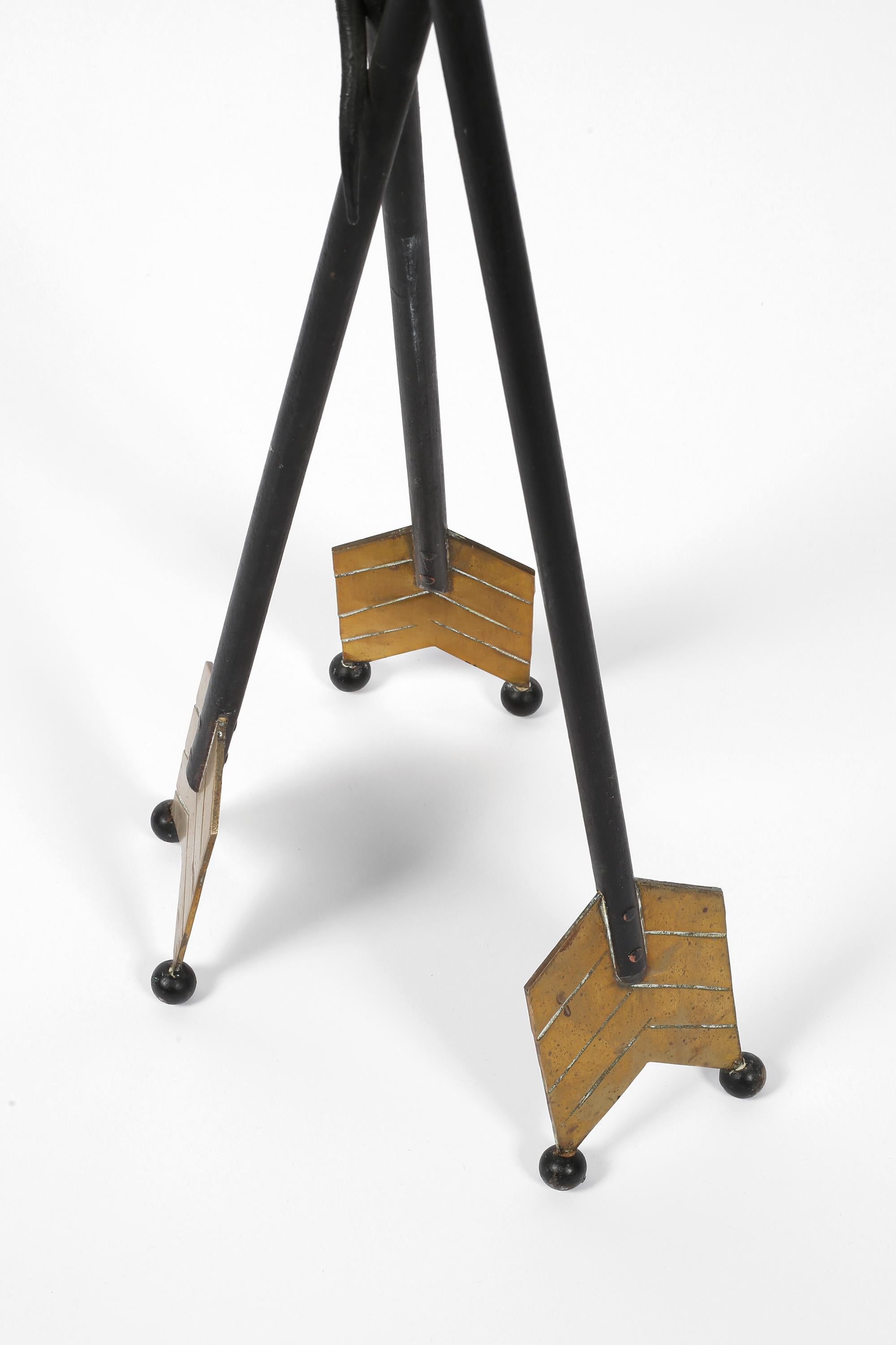 Table à Martini en fer et laiton pour boissons Arrow en vente 3