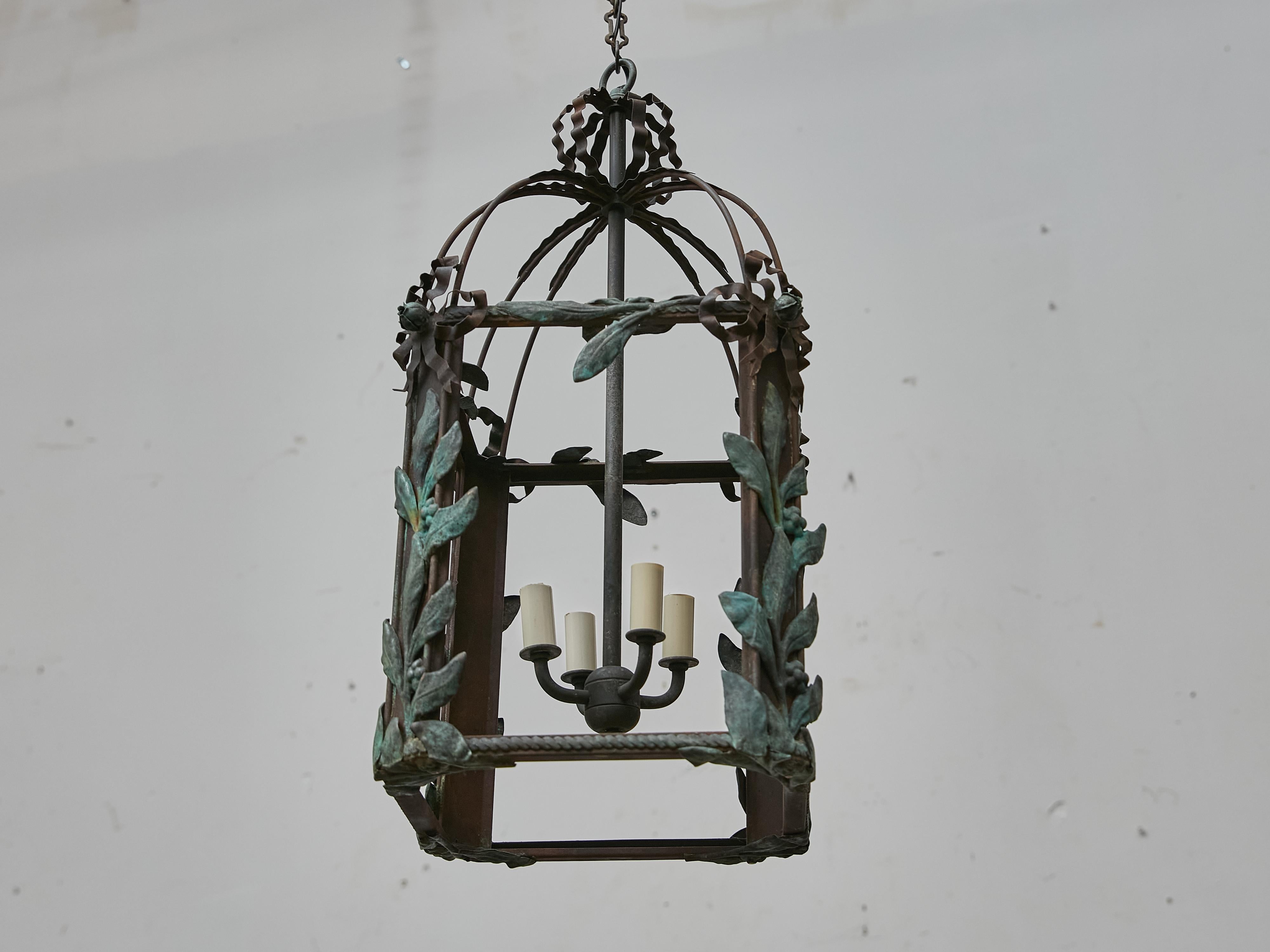 Lanterna francese in ferro e rame con foglie di Verdigris, 1920 circa - US Wired in vendita 12