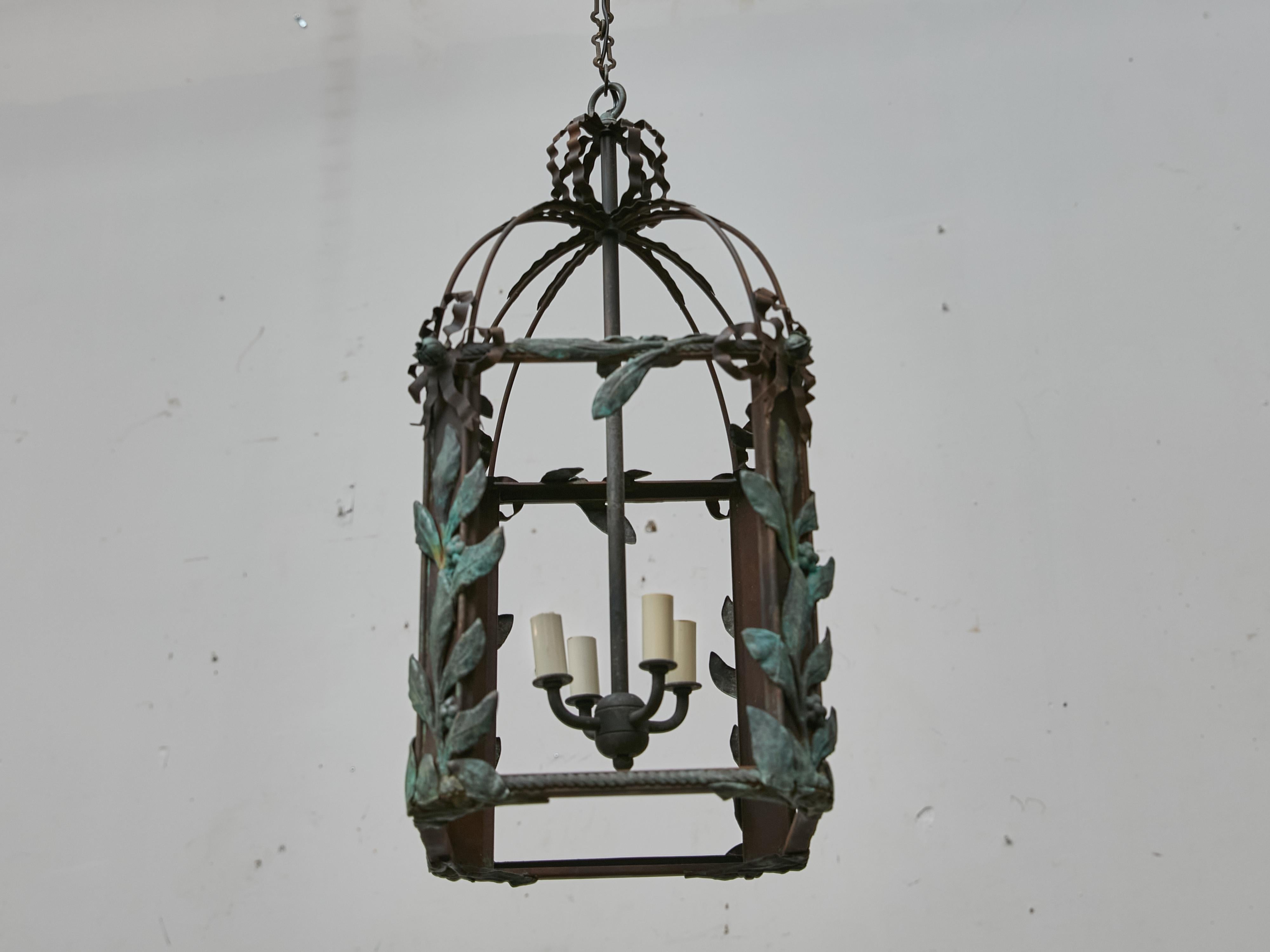Lanterna francese in ferro e rame con foglie di Verdigris, 1920 circa - US Wired in vendita 13