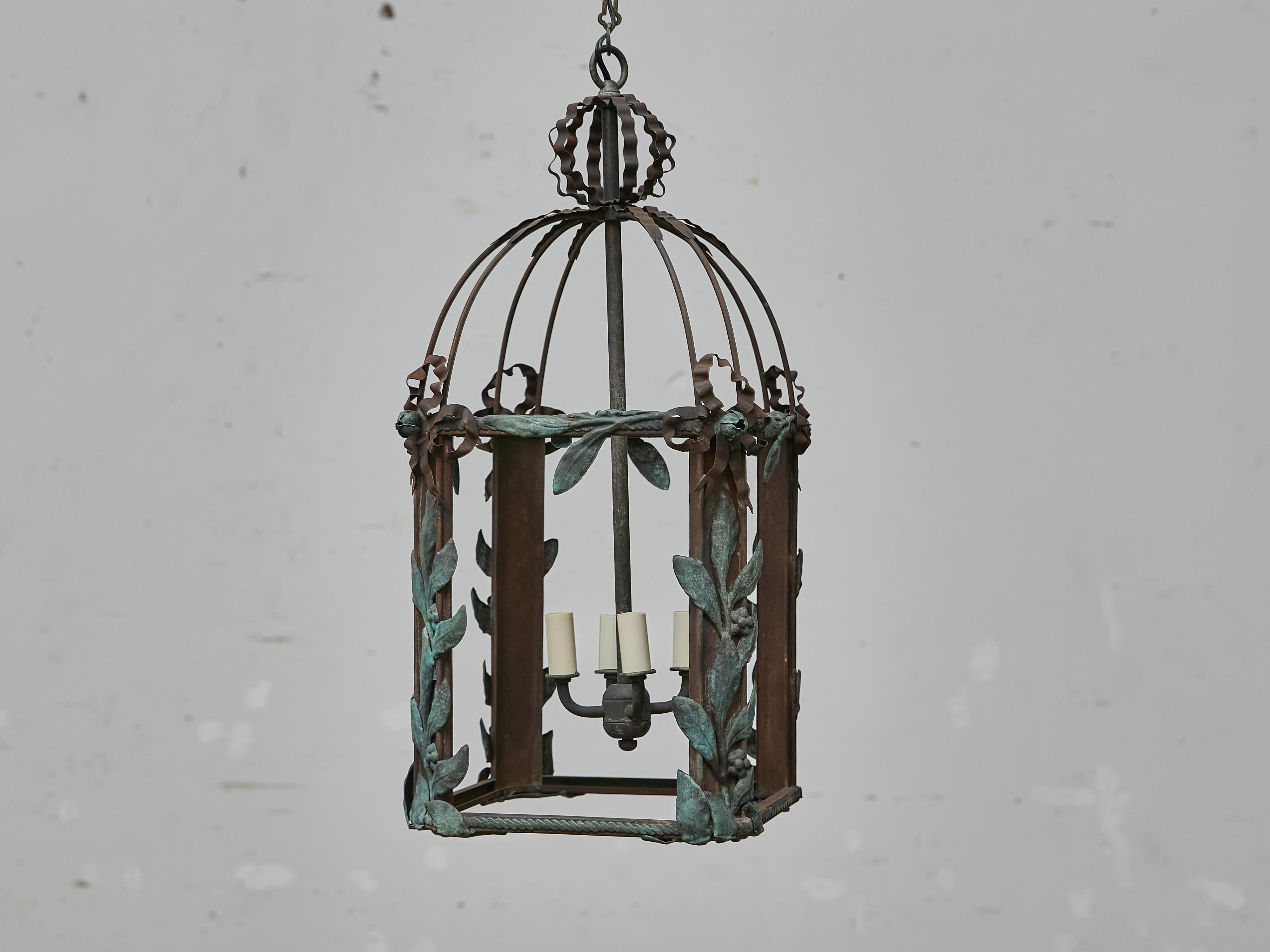 Lanterna francese in ferro e rame con foglie di Verdigris, 1920 circa - US Wired in vendita 1