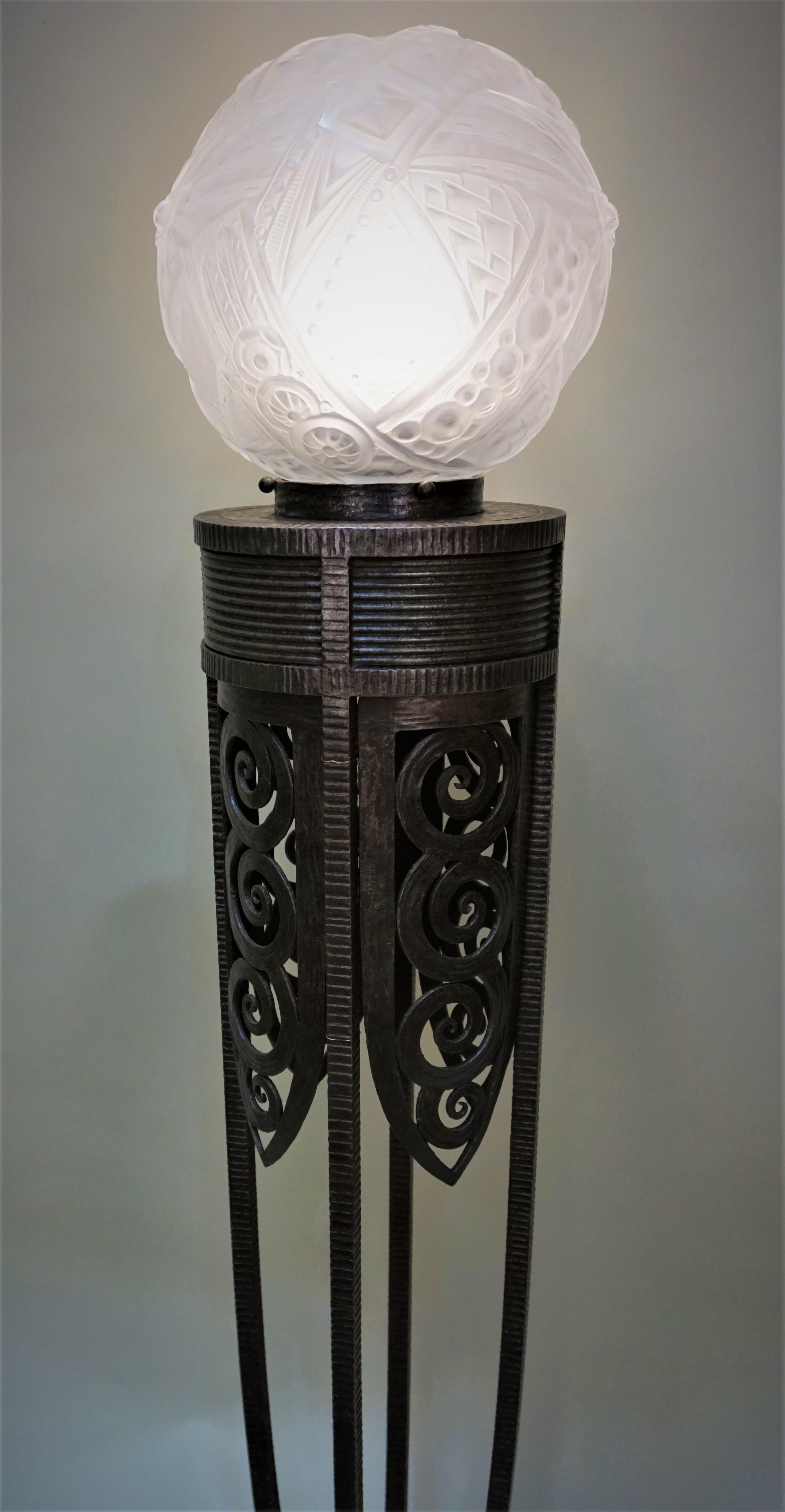 French Iron and Glass Art Deco Floor Lamp by Muller Freres In Good Condition In Fairfax, VA