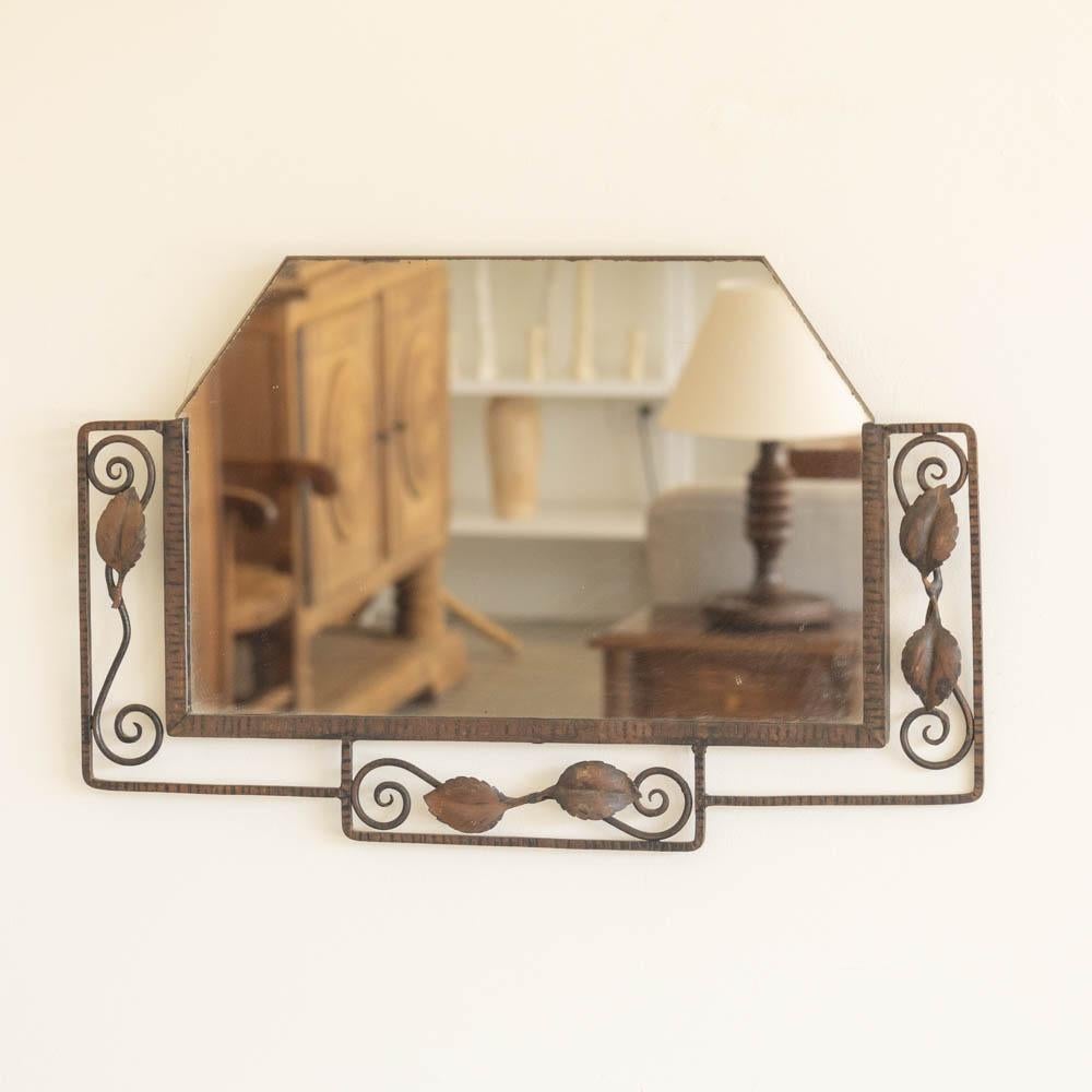 Français Miroir à feuilles en fer Art Nouveau en vente