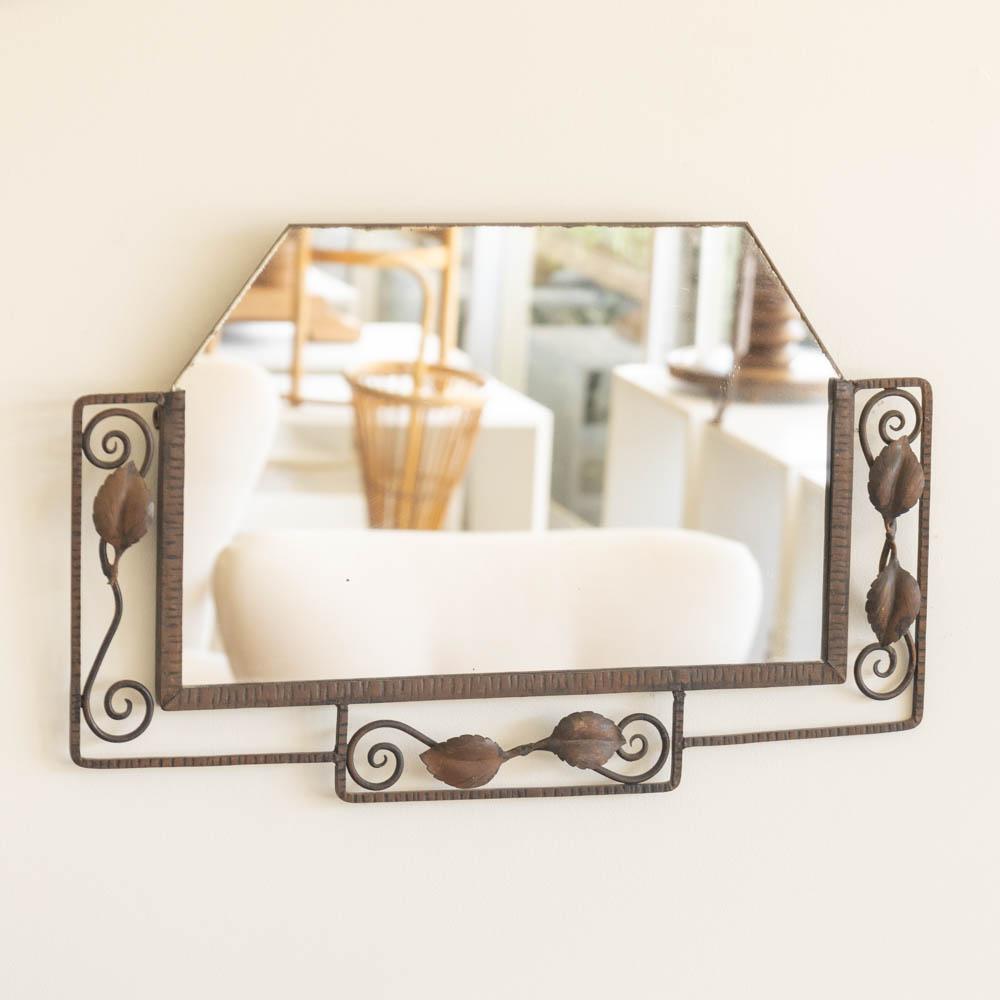 Miroir à feuilles en fer Art Nouveau Bon état - En vente à Los Angeles, CA