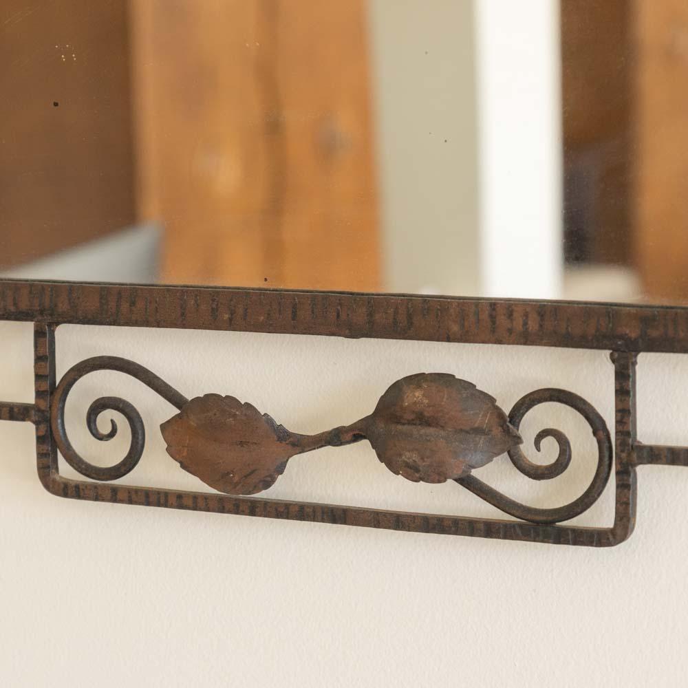Miroir à feuilles en fer Art Nouveau en vente 2