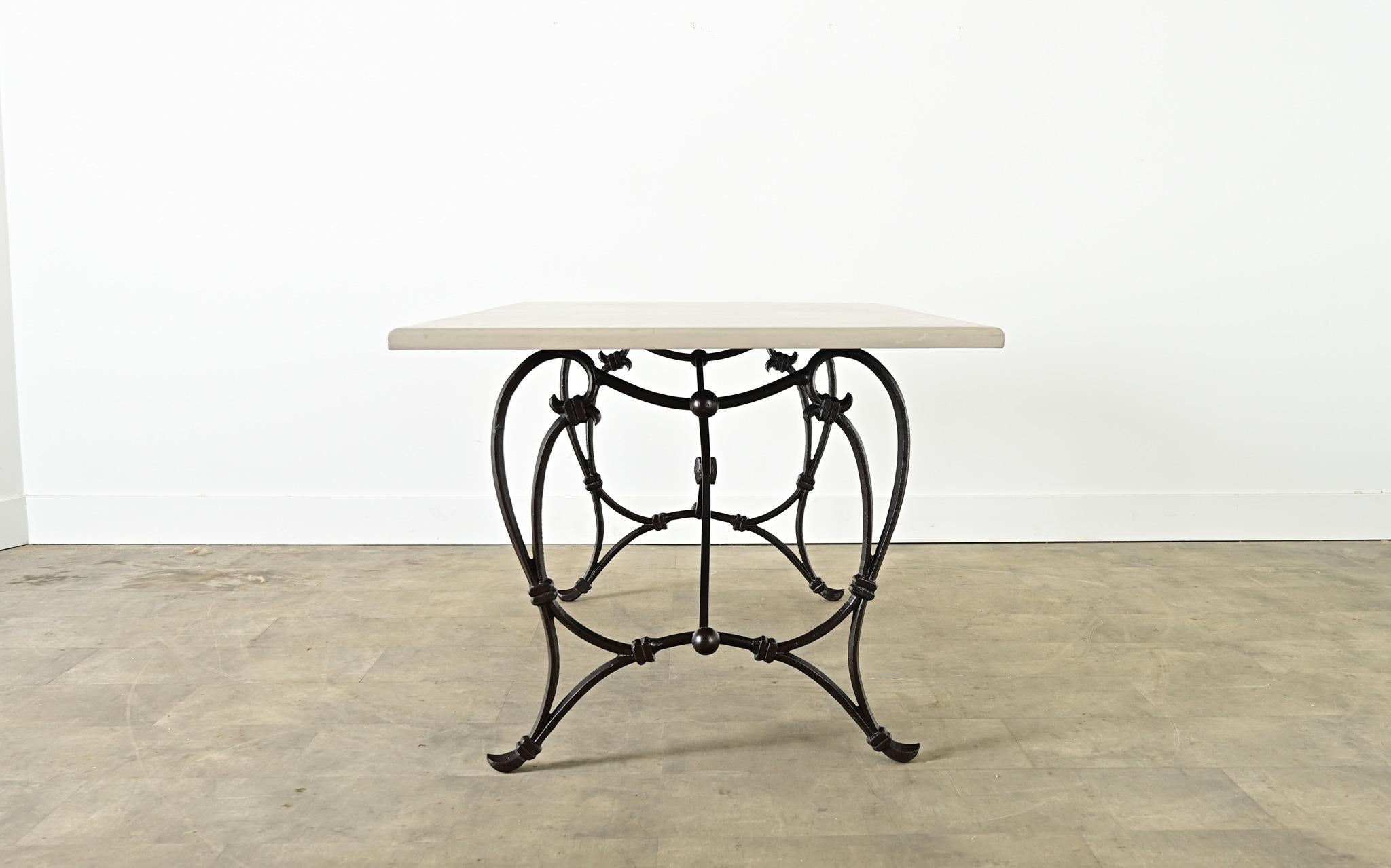 Tavolo da pranzo francese con base in ferro e piano in Wood dipinto in vendita 5