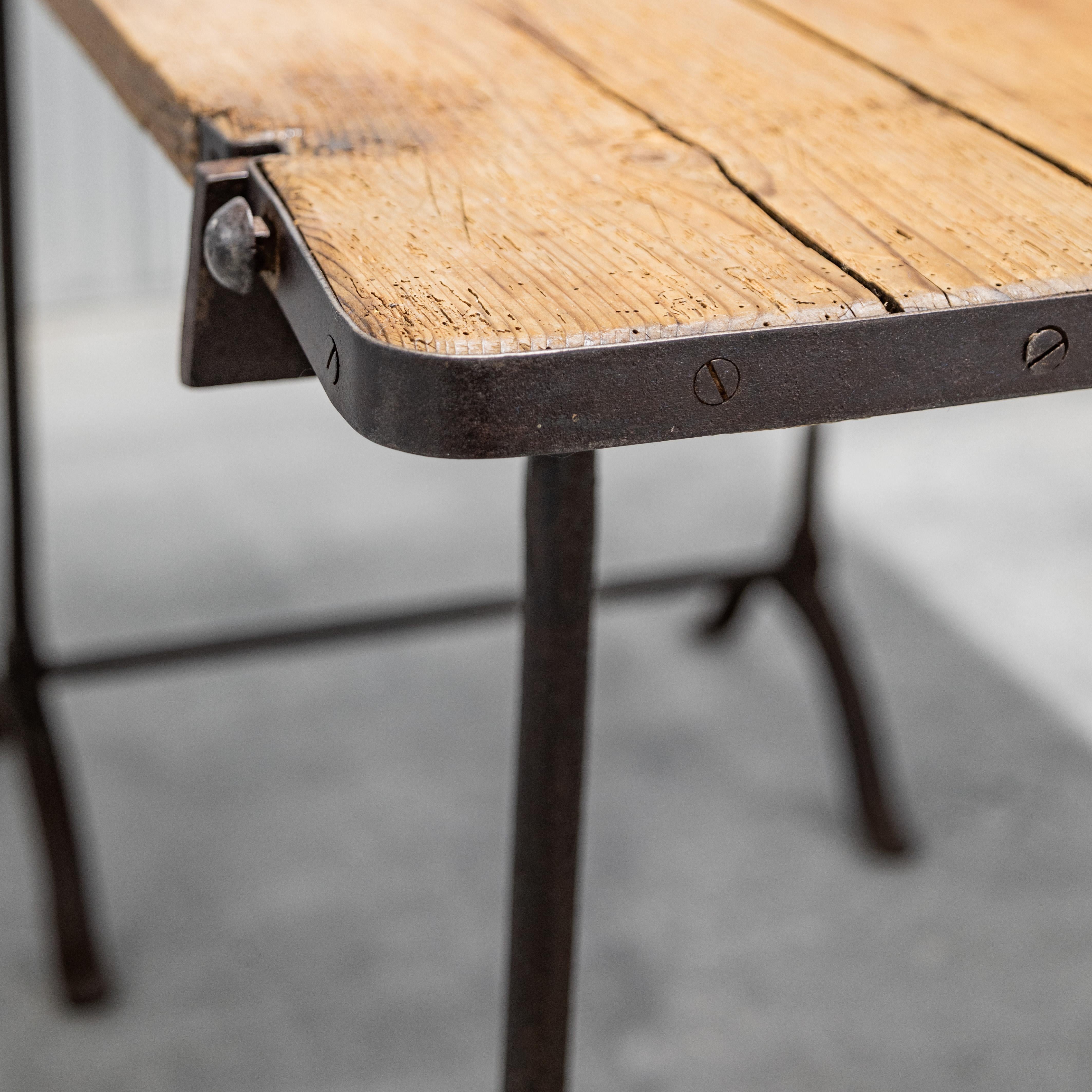Table à base en fer français en vente 5