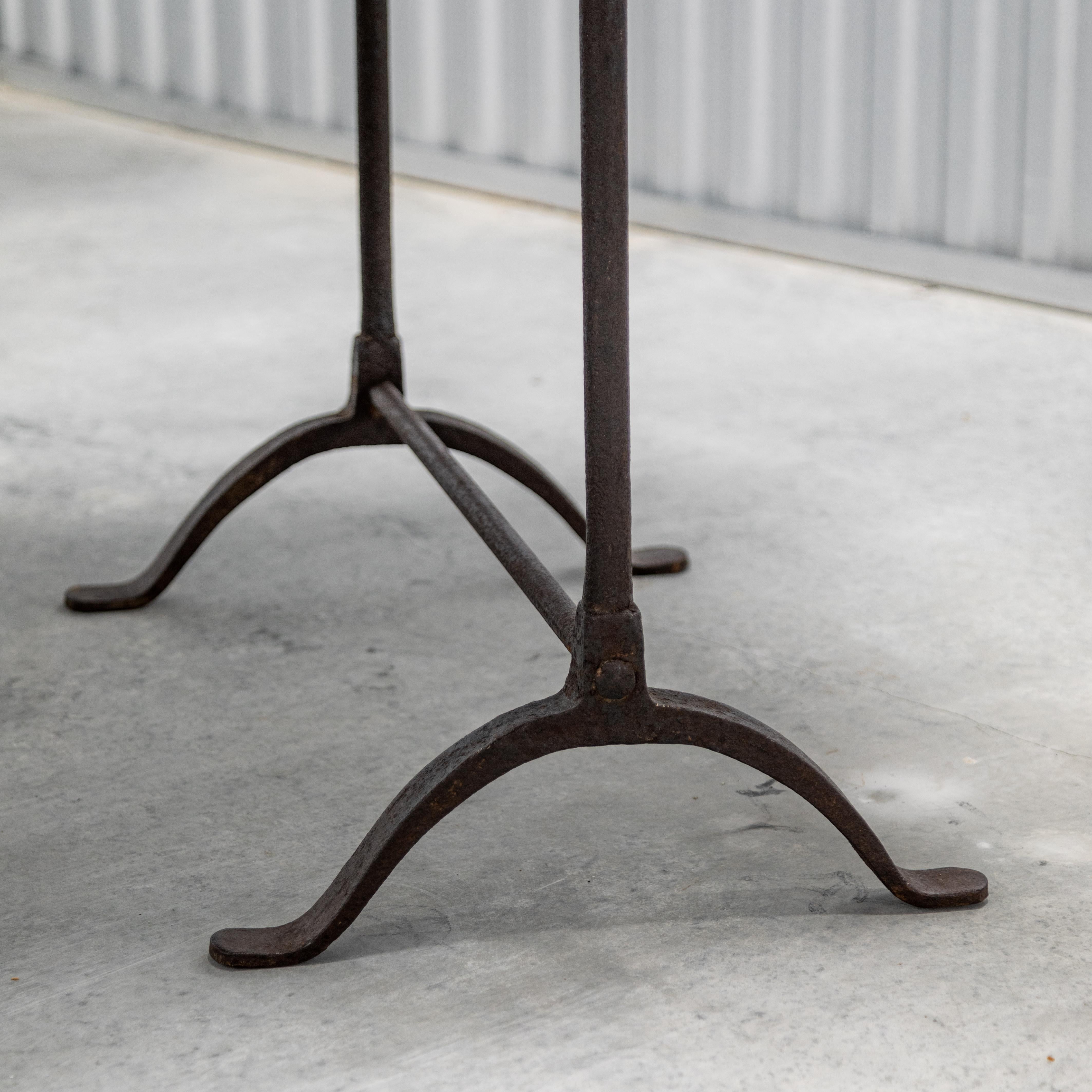 Table à base en fer français en vente 7