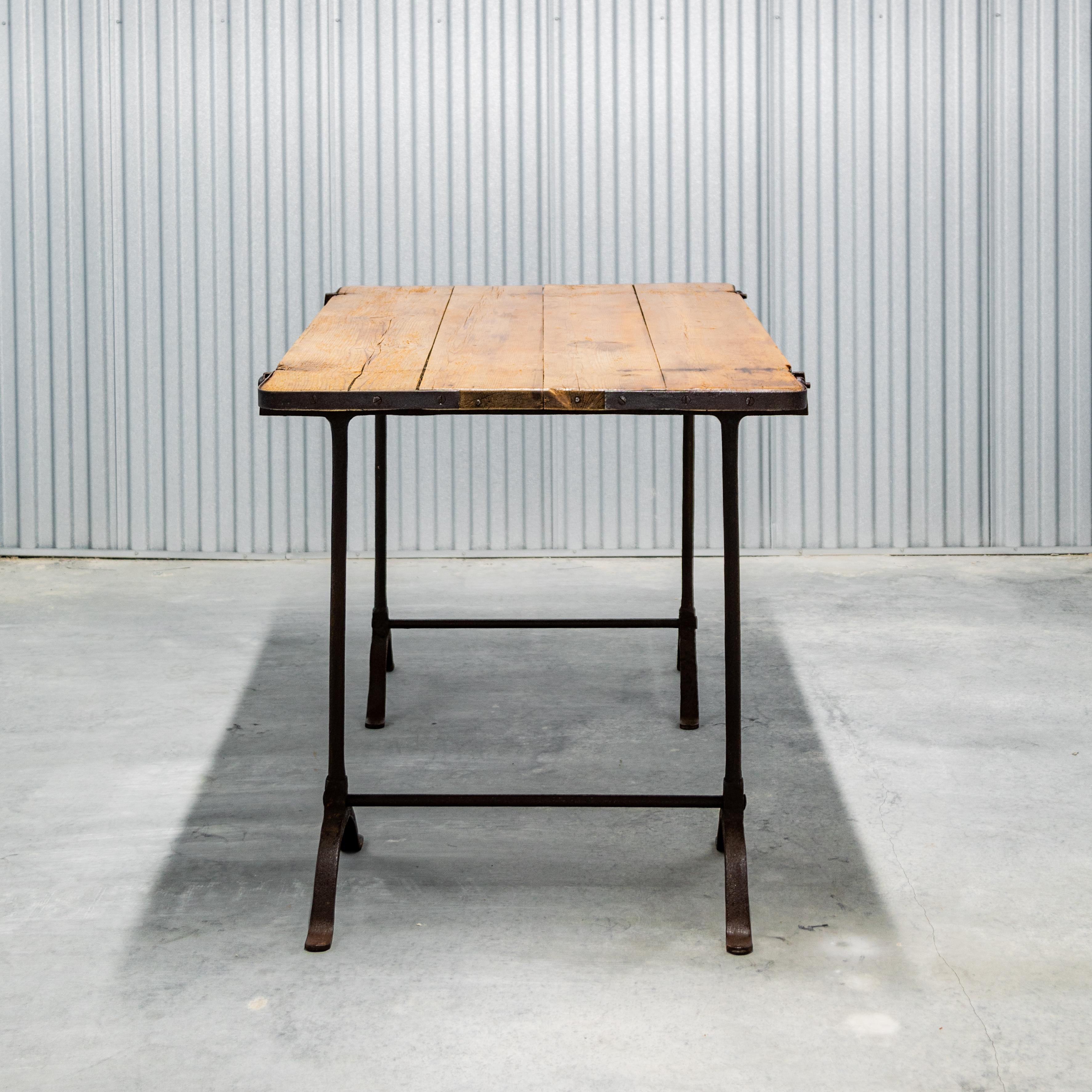 XIXe siècle Table à base en fer français en vente