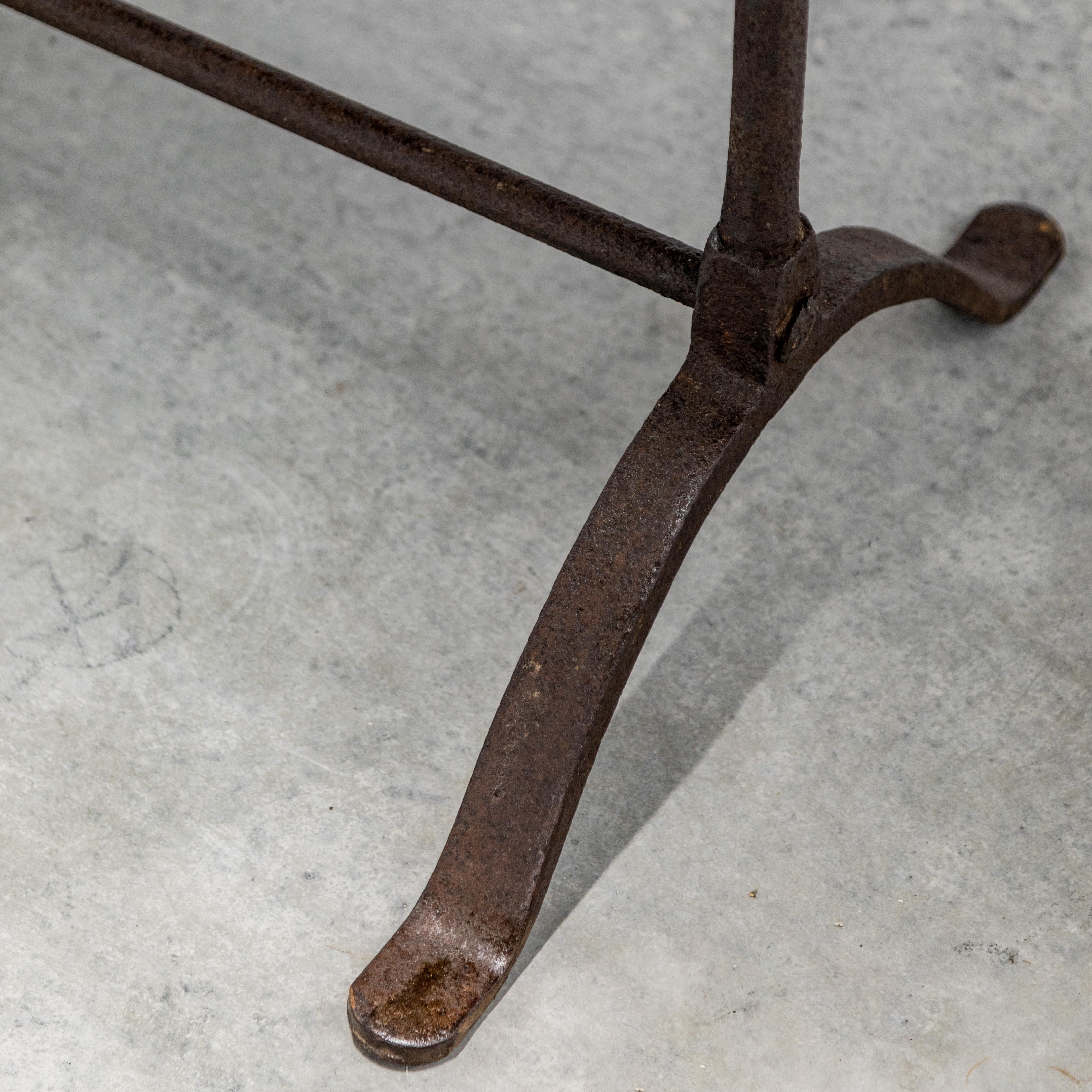 Table à base en fer français en vente 3