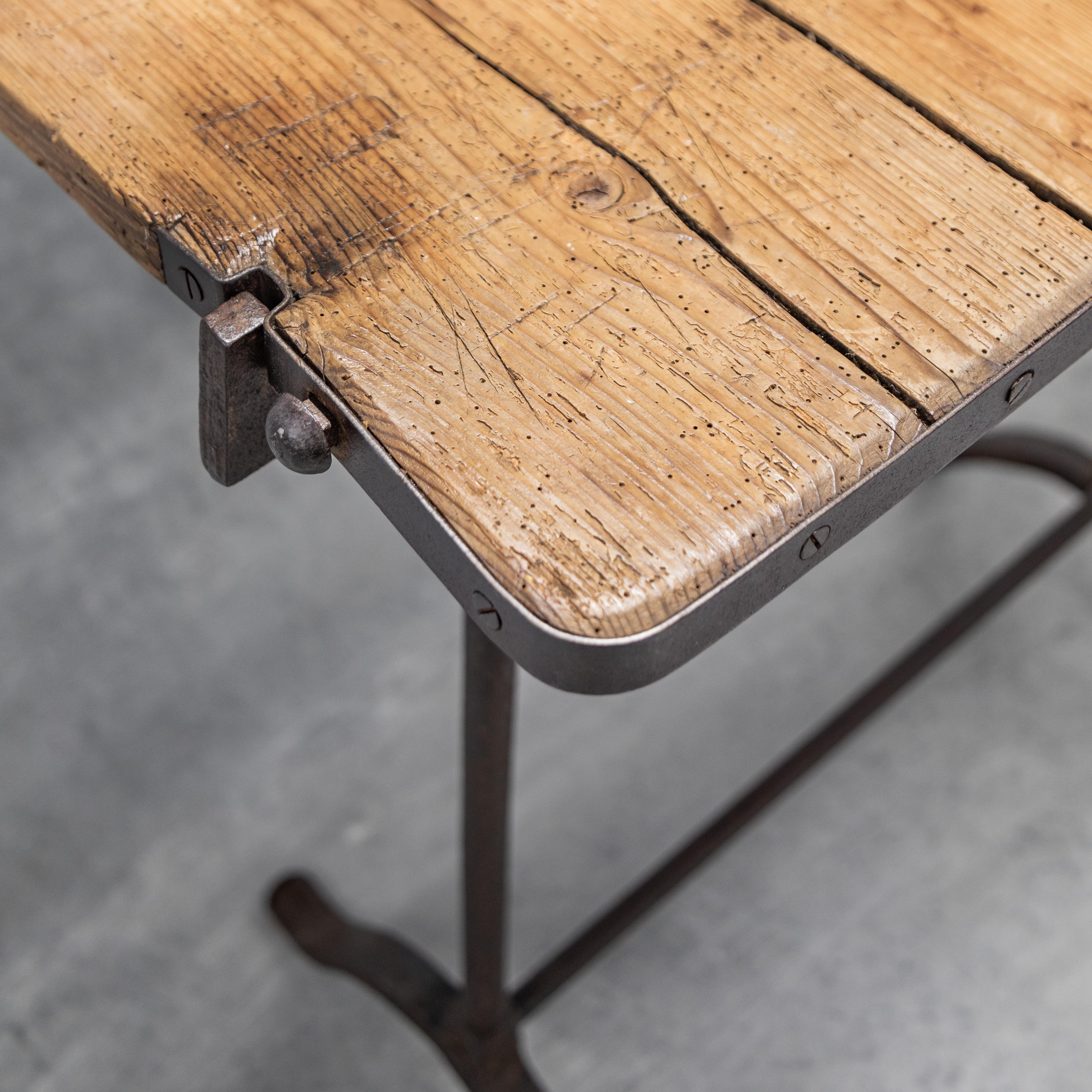 Table à base en fer français en vente 4