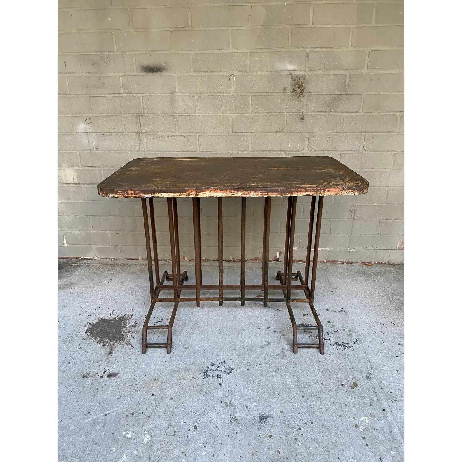 French Iron Bistro Table In Good Condition For Sale In Atlanta, GA