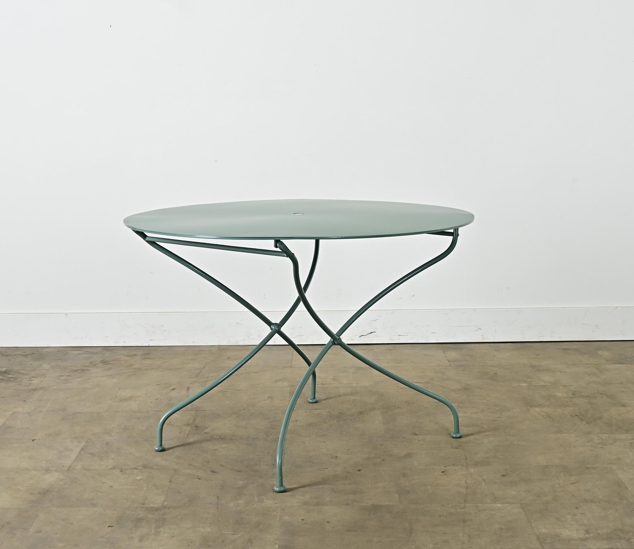 Französischer Eisen-Bistrotisch mit neuer Pulverbeschichtung (Industriell) im Angebot