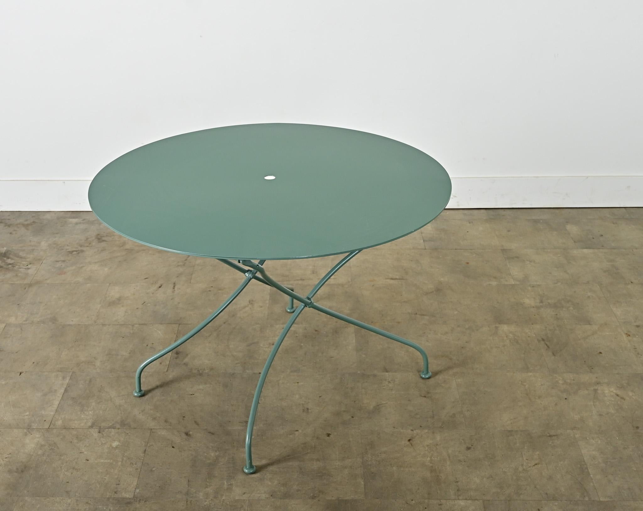 Französischer Eisen-Bistrotisch mit neuer Pulverbeschichtung (Geschmiedet) im Angebot