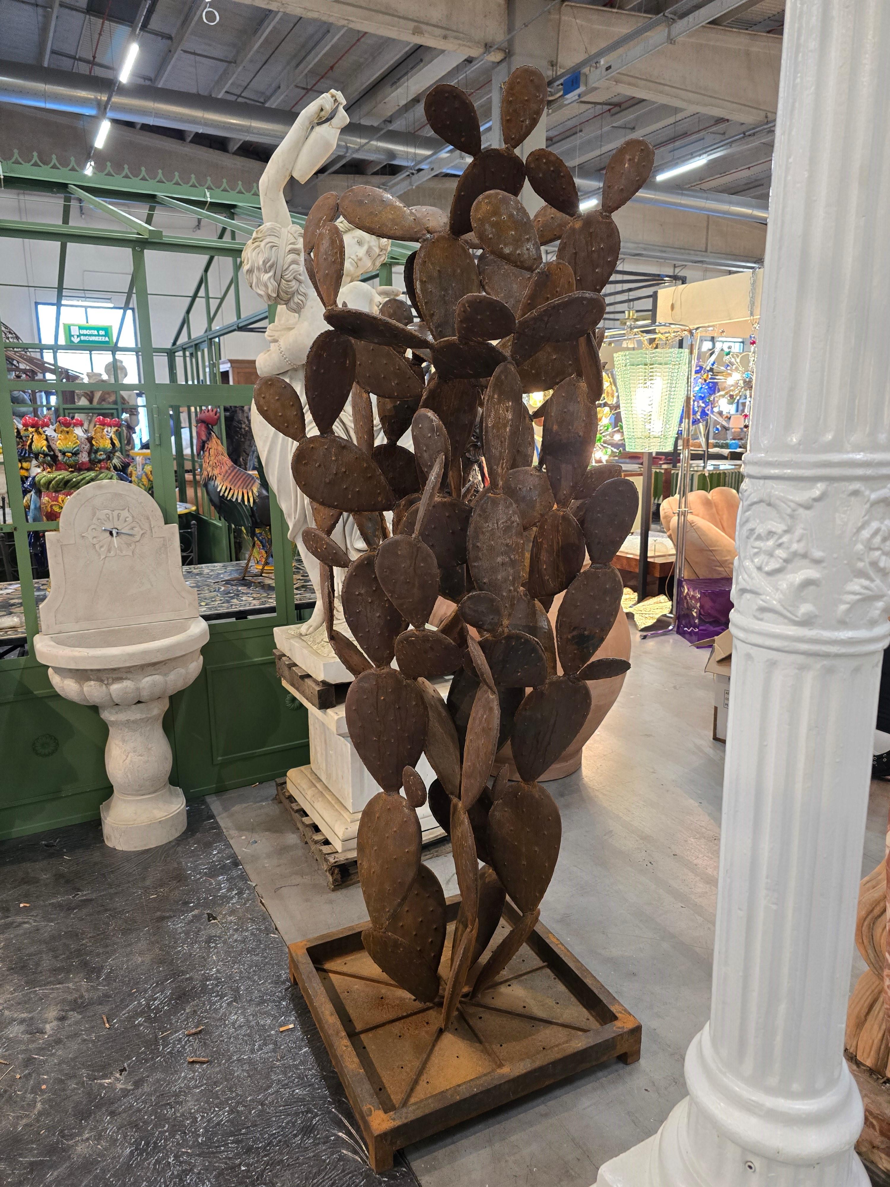 Französische Kaktusskulpturen aus Eisen aus den 1990er Jahren im Zustand „Gut“ im Angebot in Madrid, ES