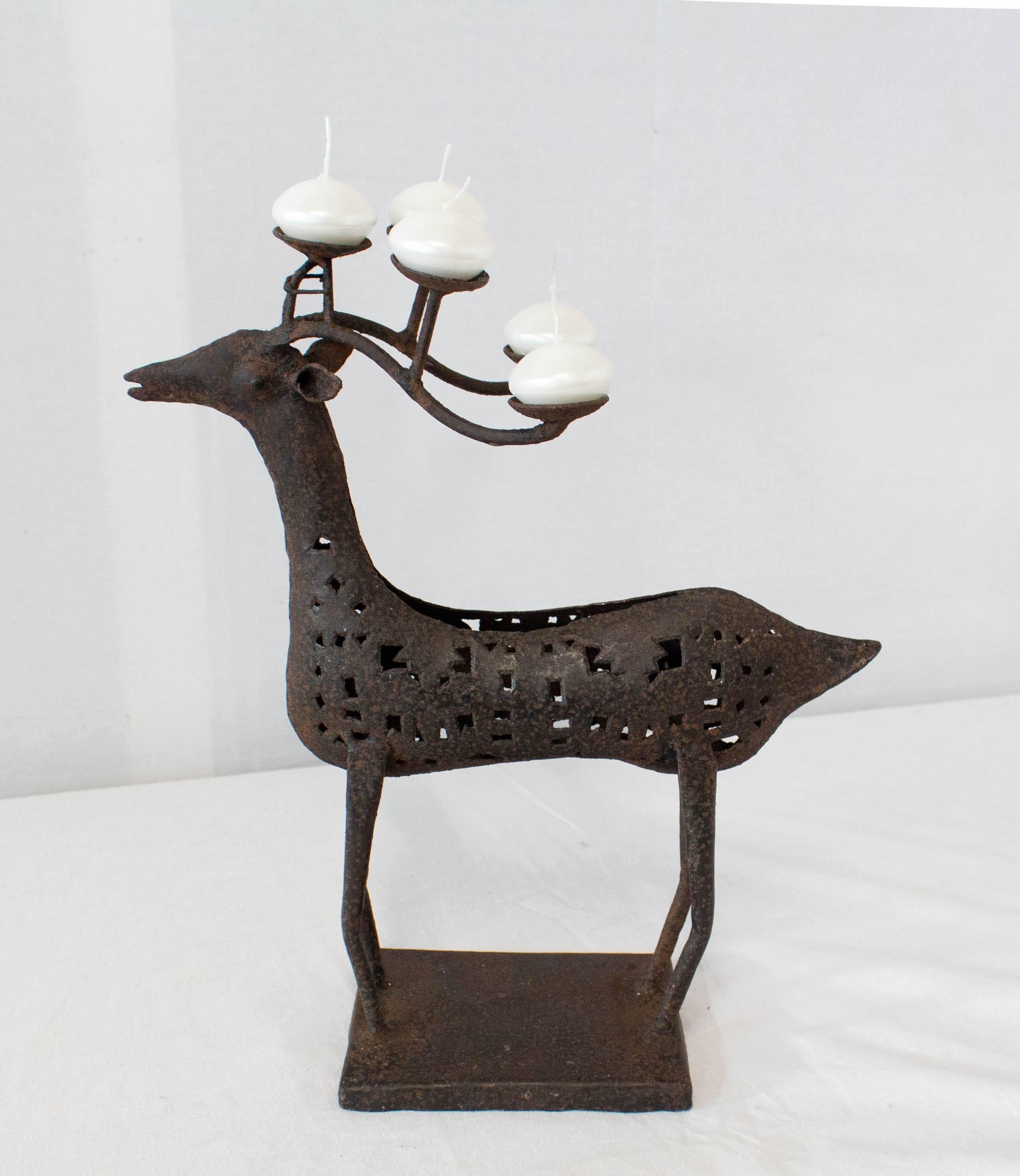 Deer iron candlestick French circa 1960 Christmas decoration
Also ideal for a decoration on hunting or forest
Holds 5 candles of all kinds
Good vintage condition

For shipping:
Measures: 44 x 38 x 13 cm 1.4kg.
   
