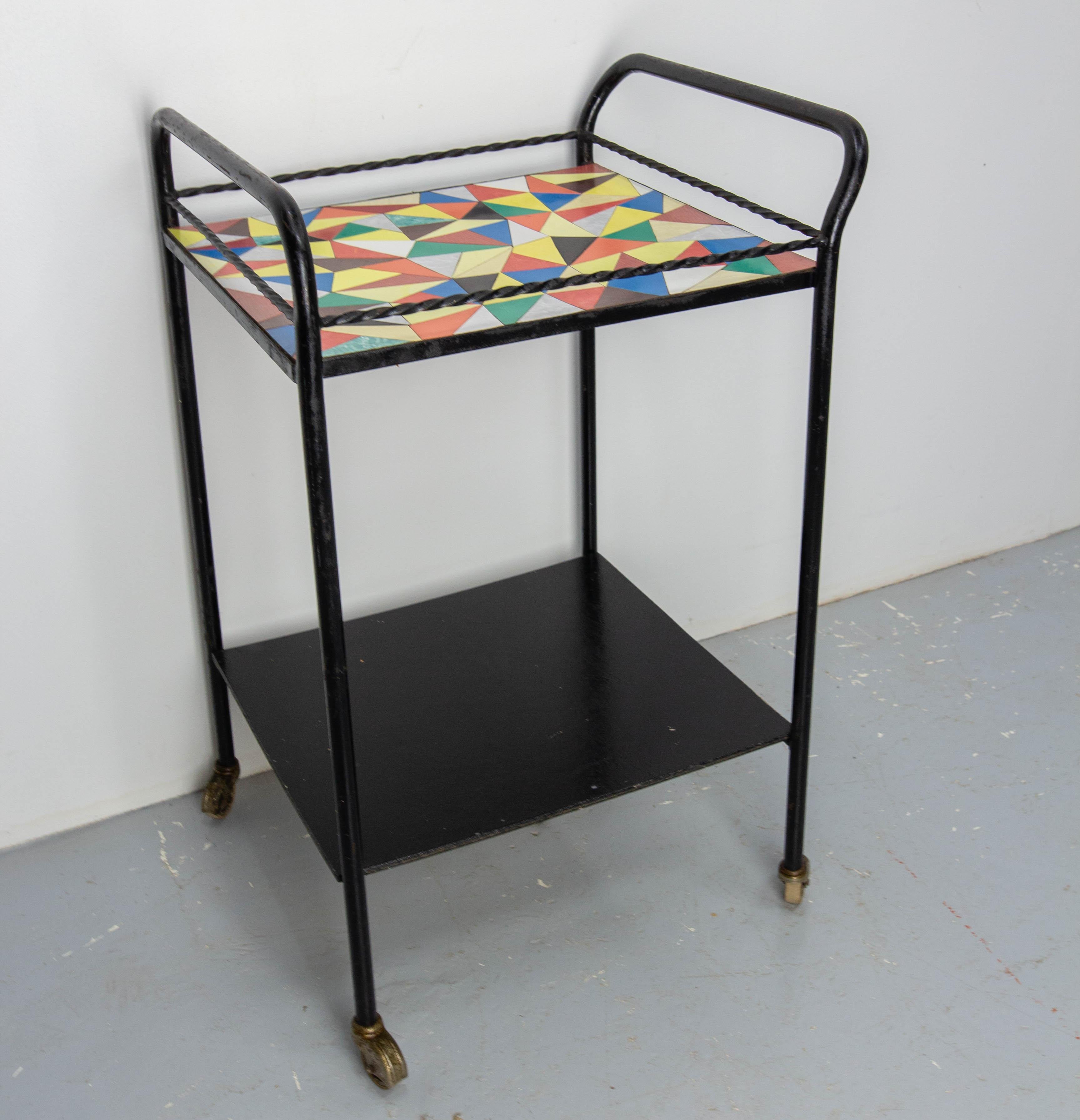 Vintage iron and pieces of multicolor formica desserte trolley or side table
French, circa 1960.
Good vintage condition.

Shipping:
P 40 L 51.5 H 86 6.5 Kg.