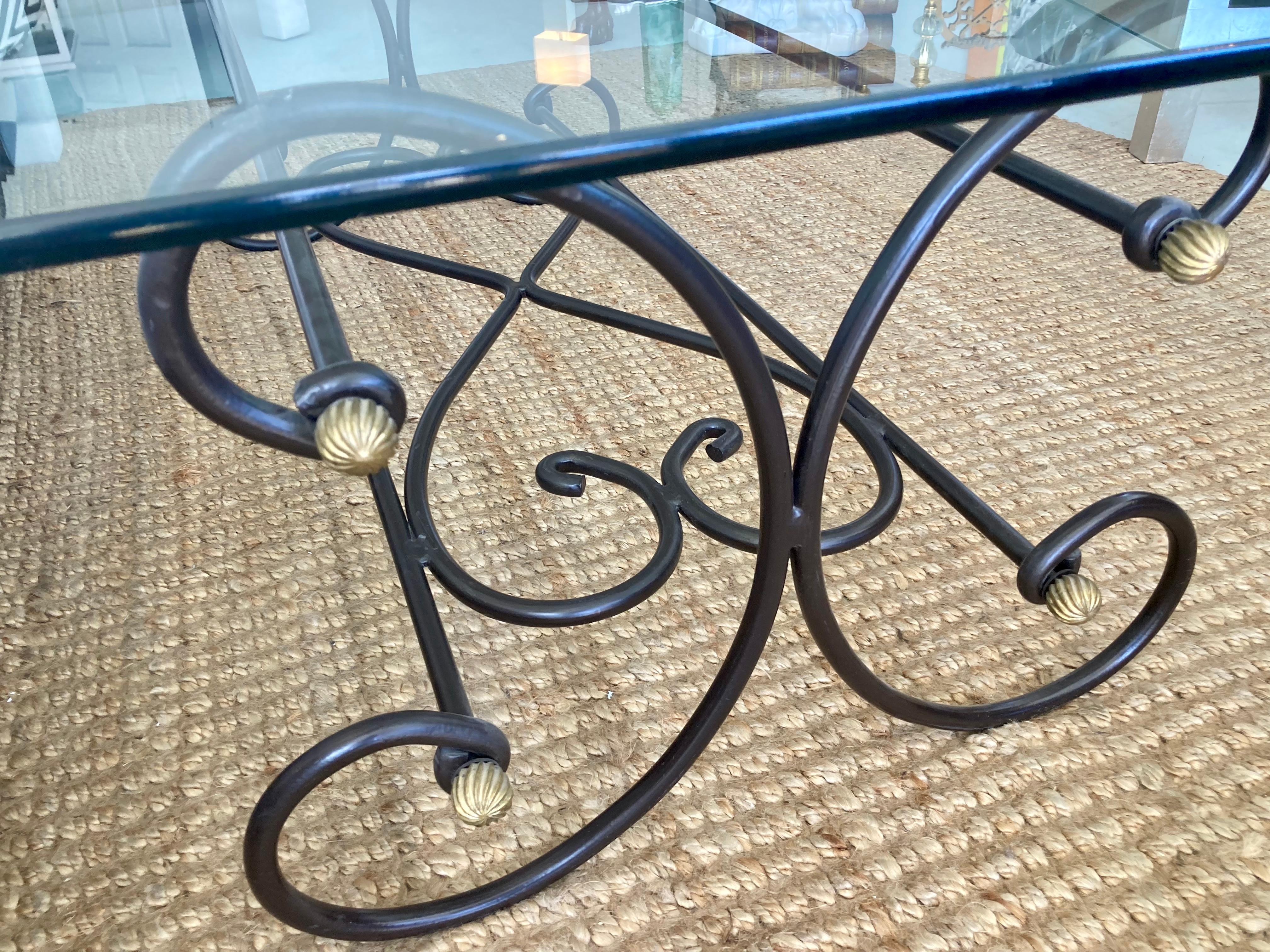 Table basse française avec plateau en verre en vente 5