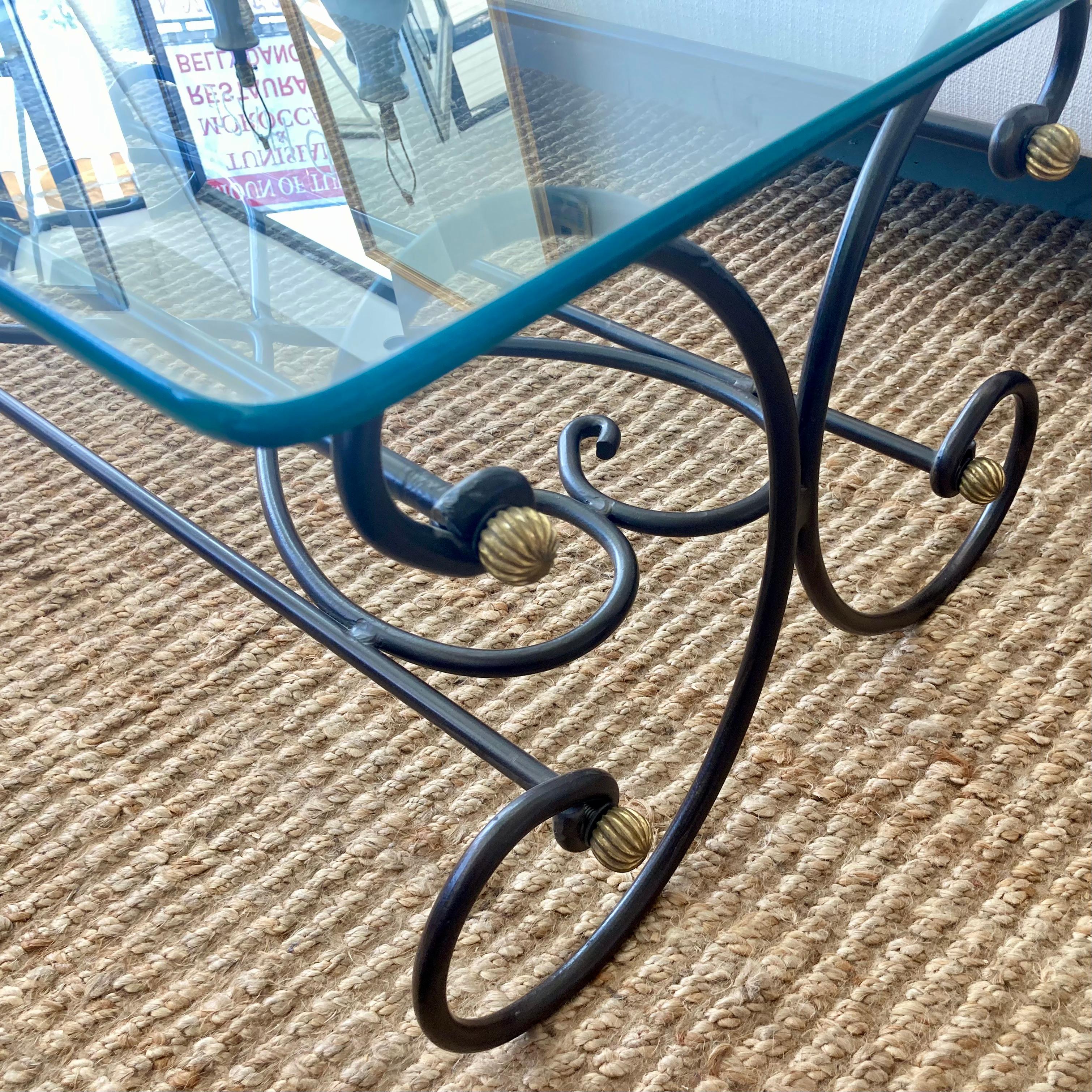 Table basse française avec plateau en verre en vente 6