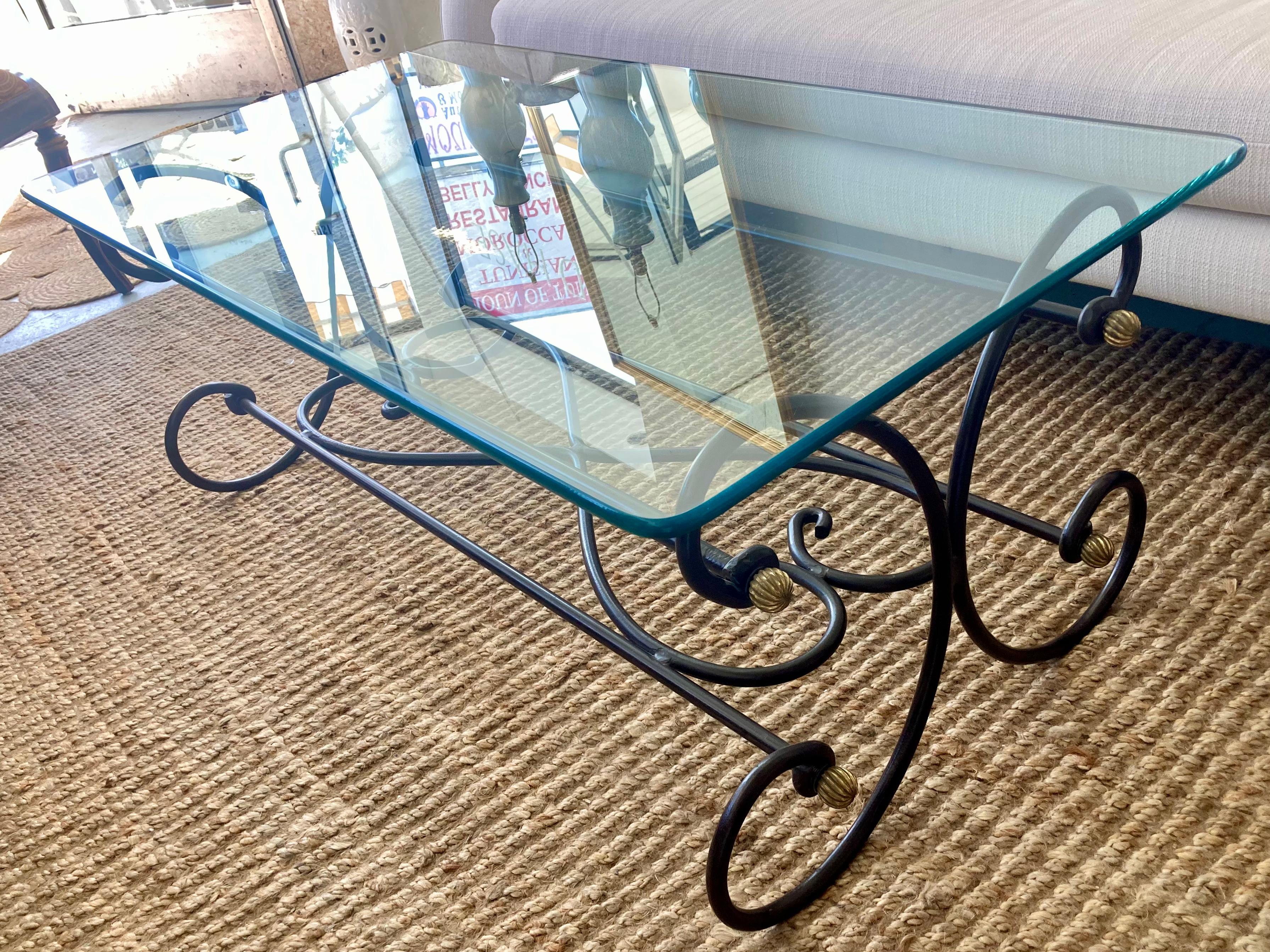 Table basse française avec plateau en verre en vente 2