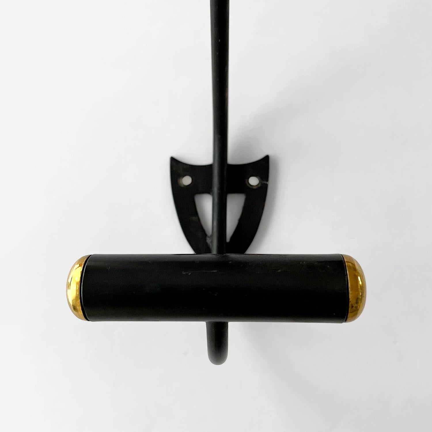 Ganci da parete doppi in ferro francese - 2 disponibili in vendita 1