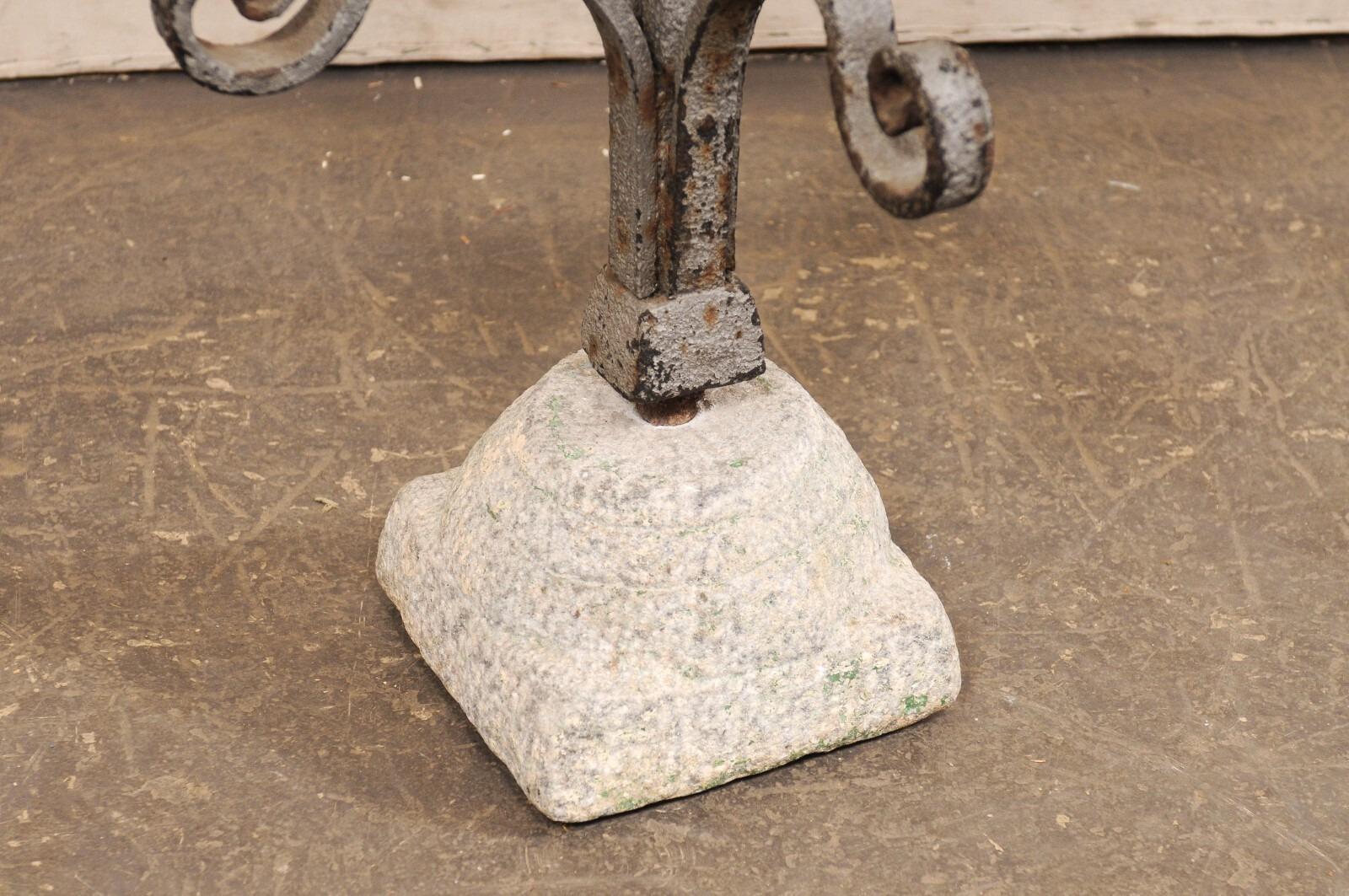 Finiale francese in ferro con base in granito, XIX secolo. in vendita 4