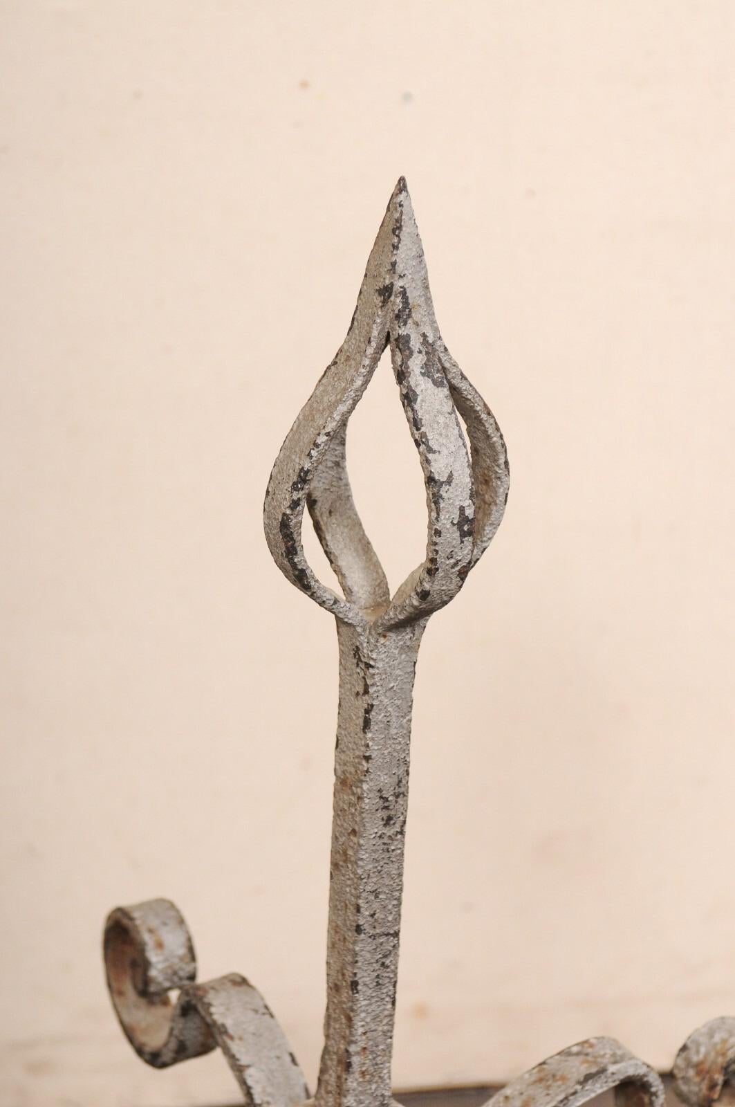 Finiale francese in ferro con base in granito, XIX secolo. in vendita 2