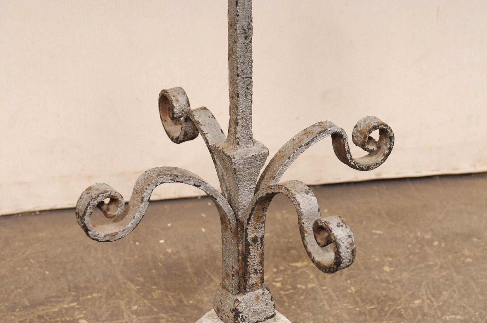 Finiale francese in ferro con base in granito, XIX secolo. in vendita 3