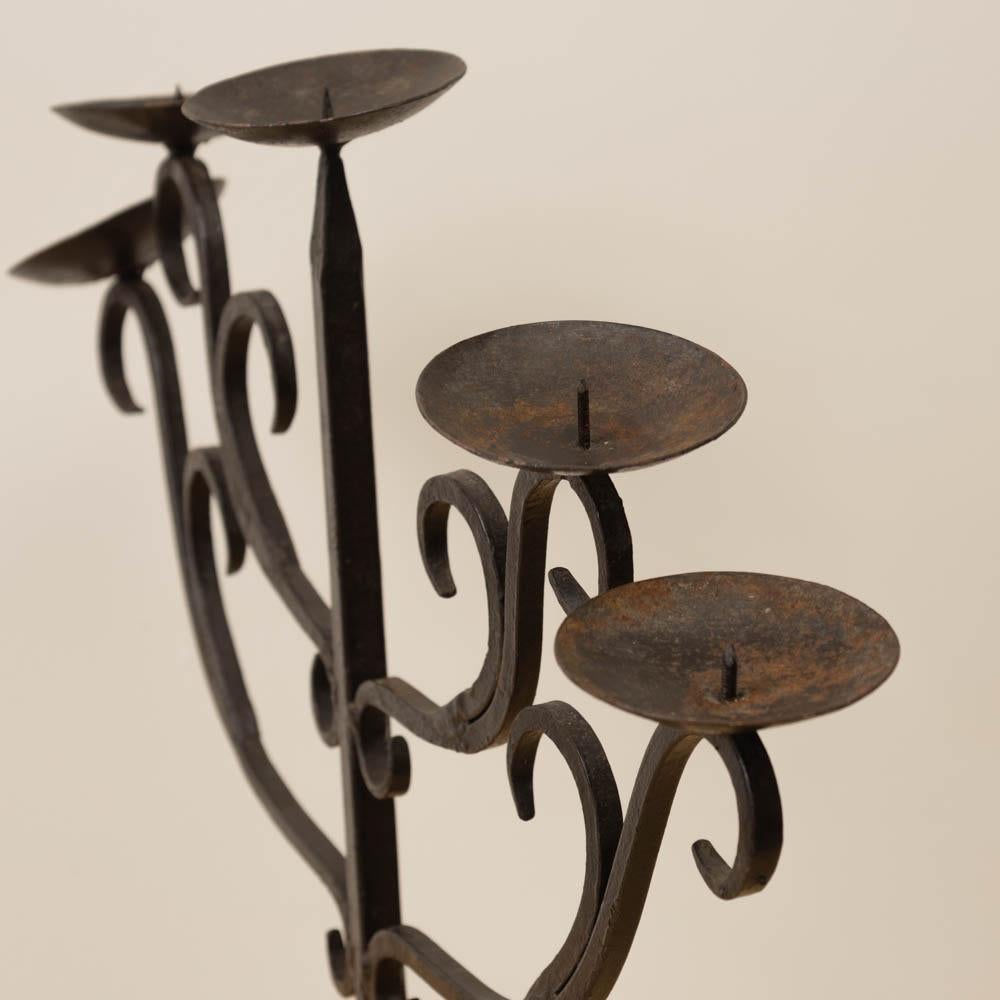 Candelabro de hierro francés de cinco brazos en venta 5