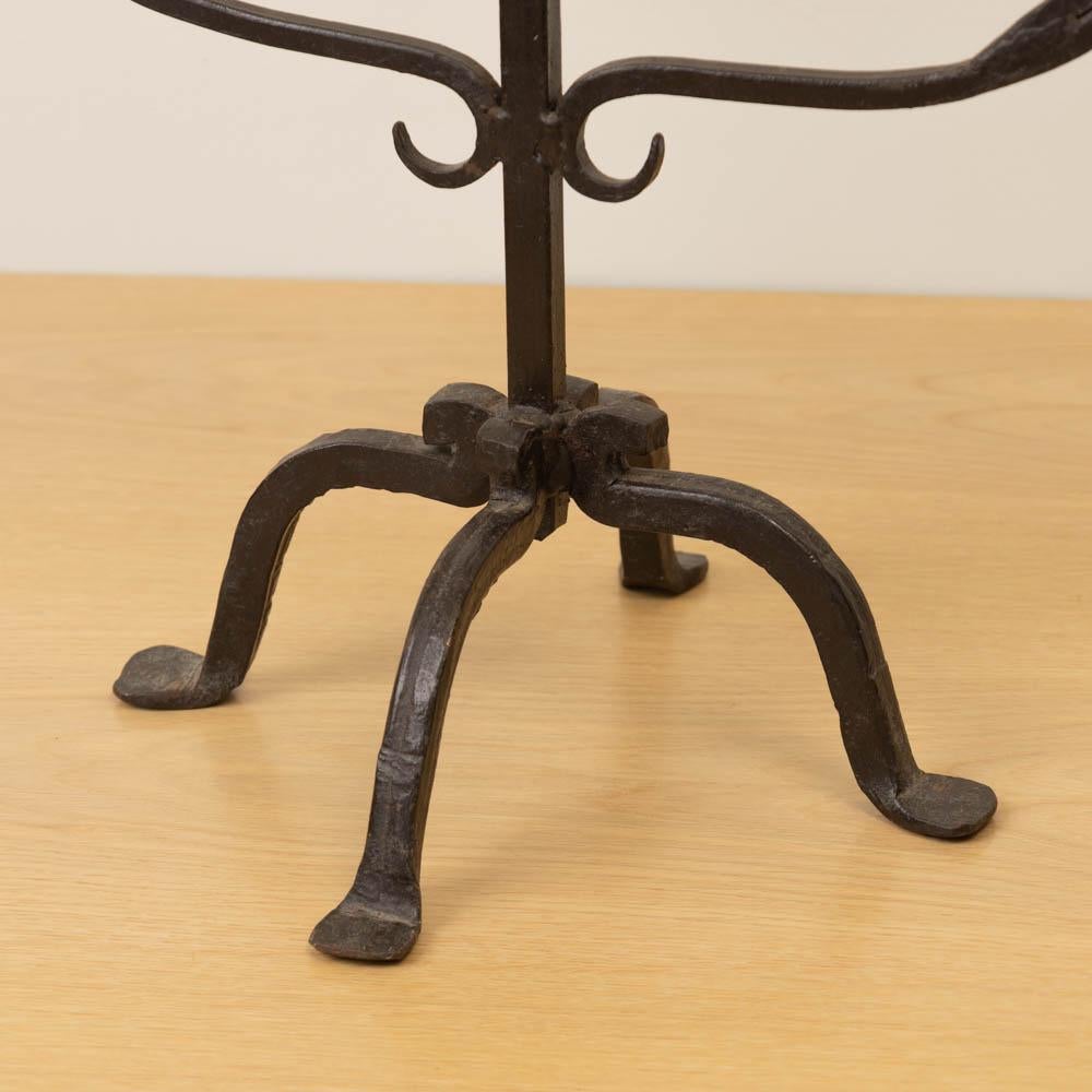 Candelabro de hierro francés de cinco brazos en venta 8