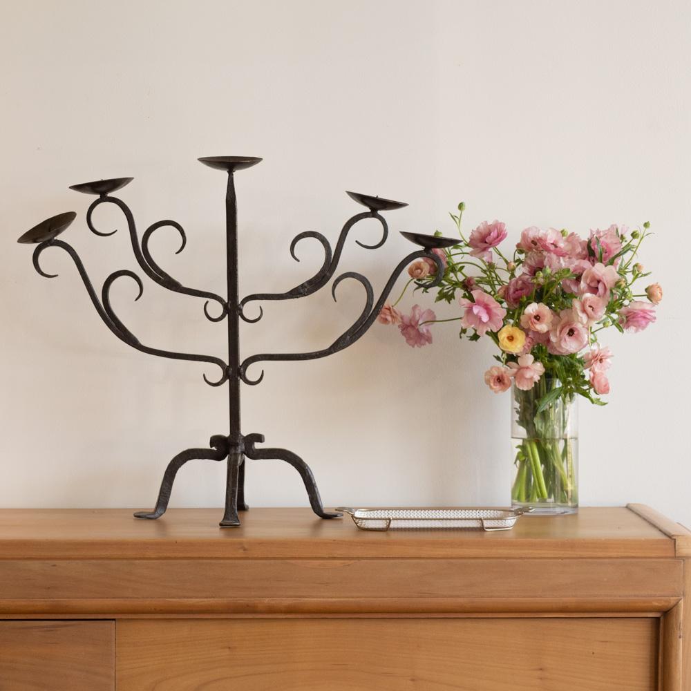 Candelabro de hierro francés de cinco brazos Francés en venta