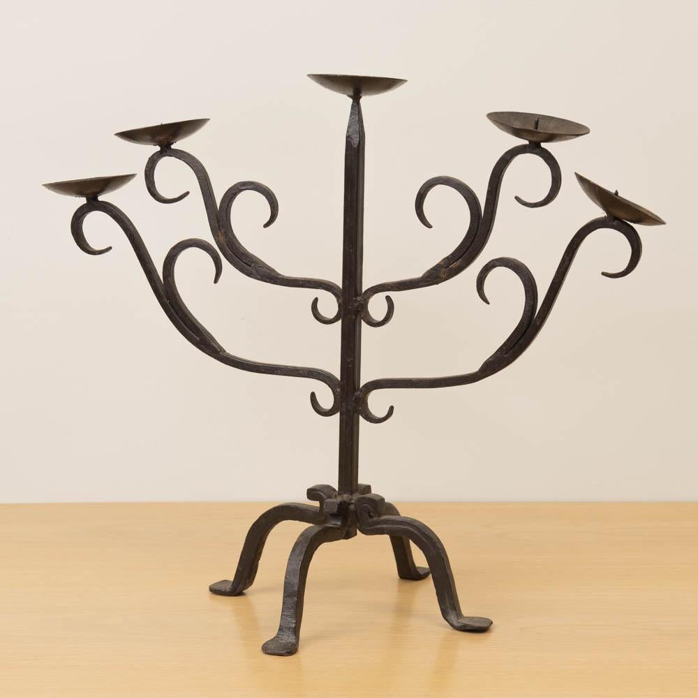 Candelabro de hierro francés de cinco brazos siglo XX en venta