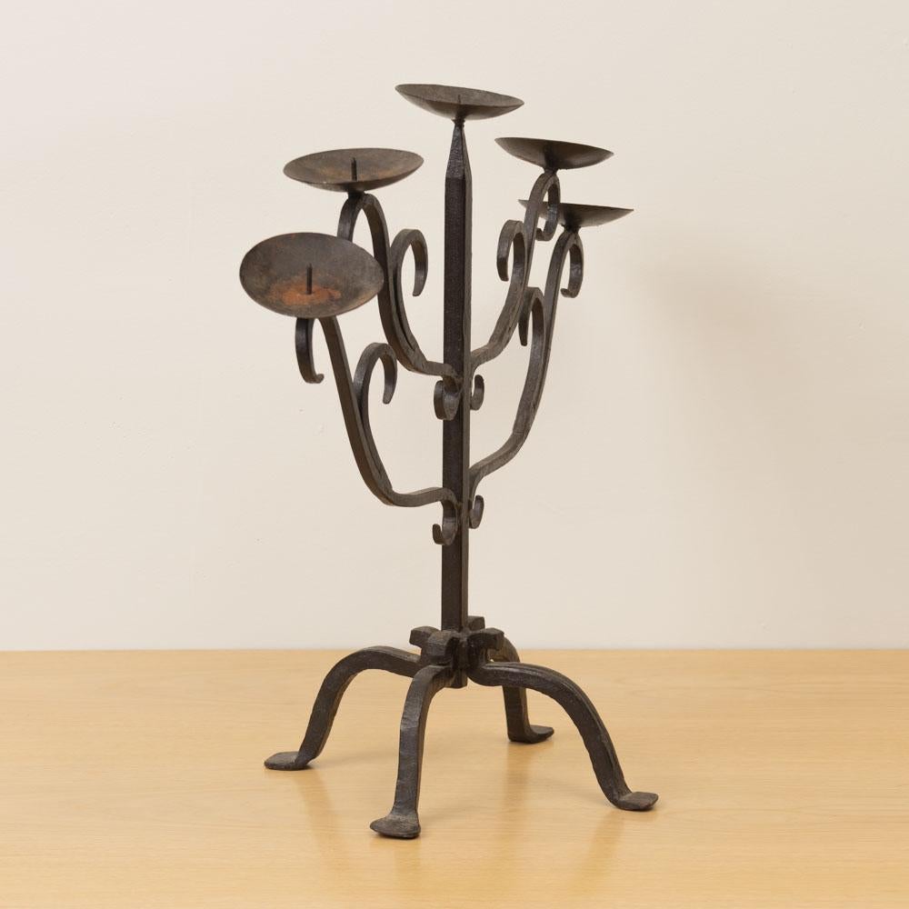 Candelabro de hierro francés de cinco brazos en venta 1