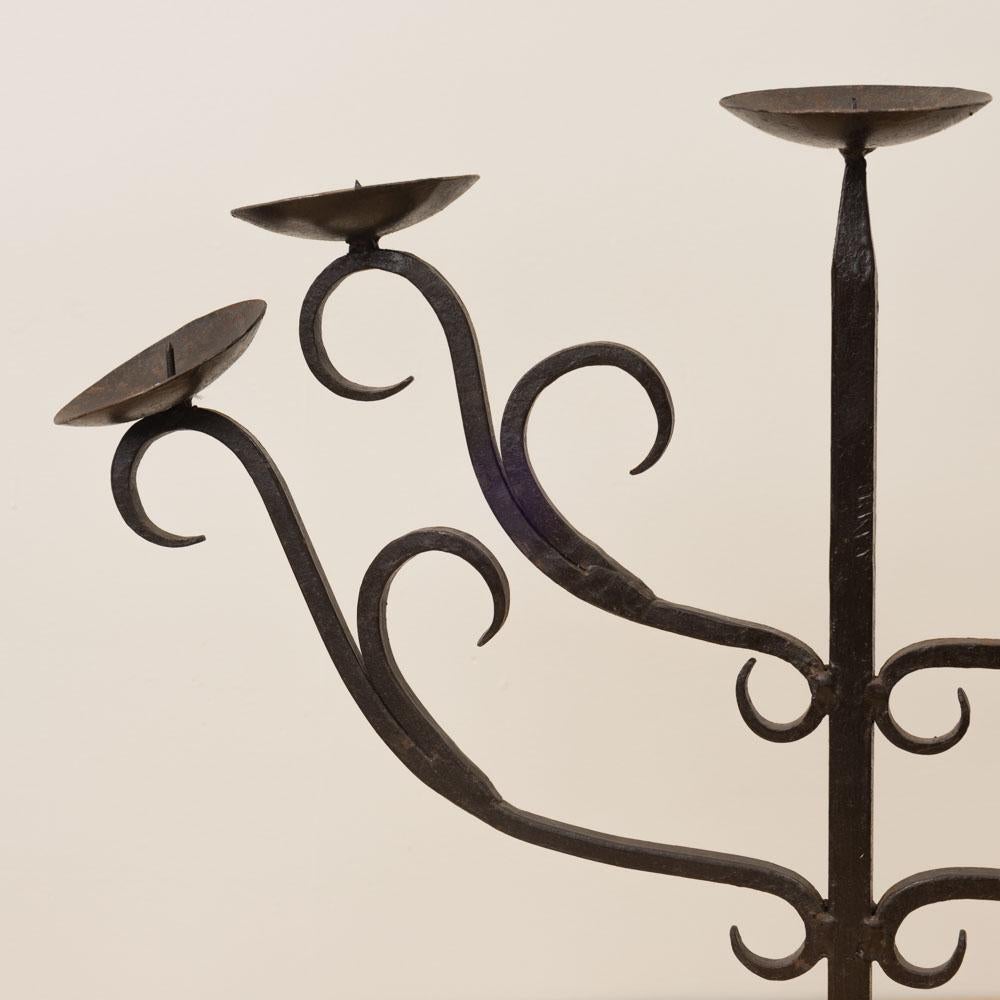 Candelabro de hierro francés de cinco brazos en venta 3