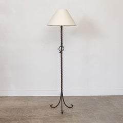 Lámpara de pie de hierro francés