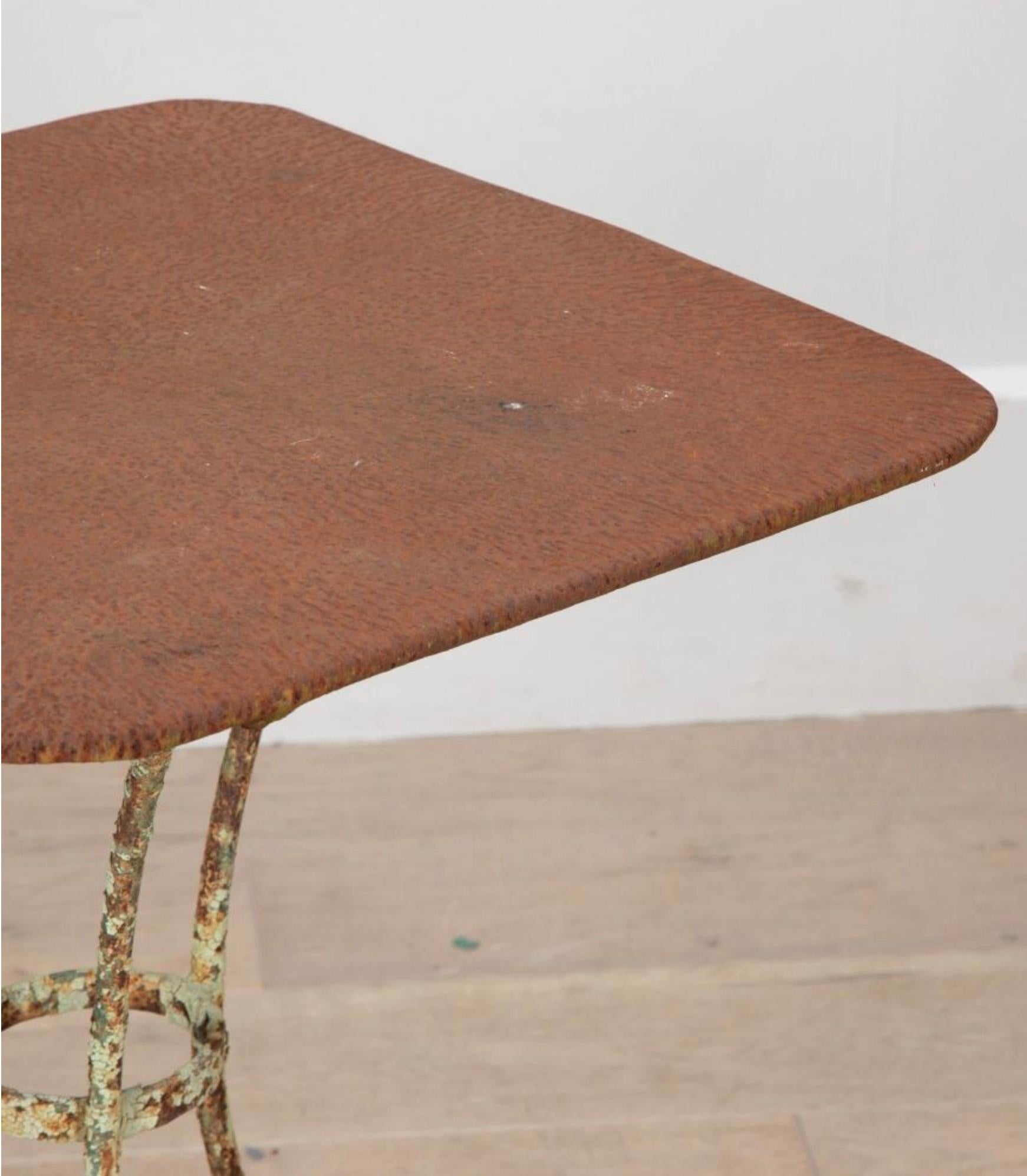 Table de jardin française Bon état - En vente à Haywards Heath, GB
