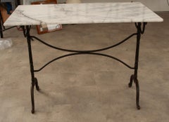 Table de bistrot française en fer et marbre