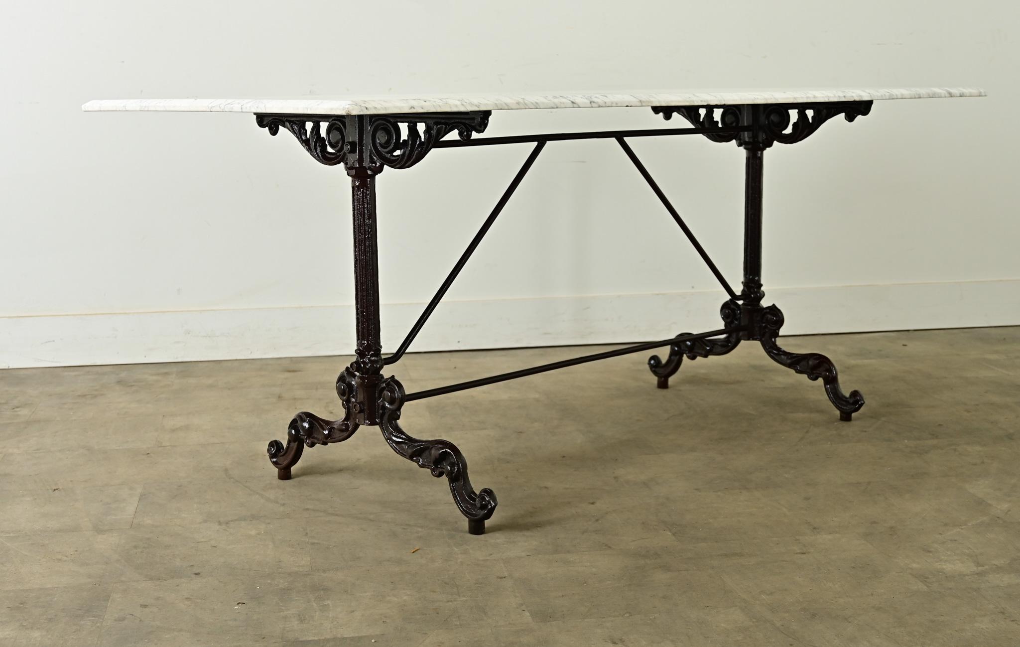 Table à manger d'extérieur en fer et marbre français 8
